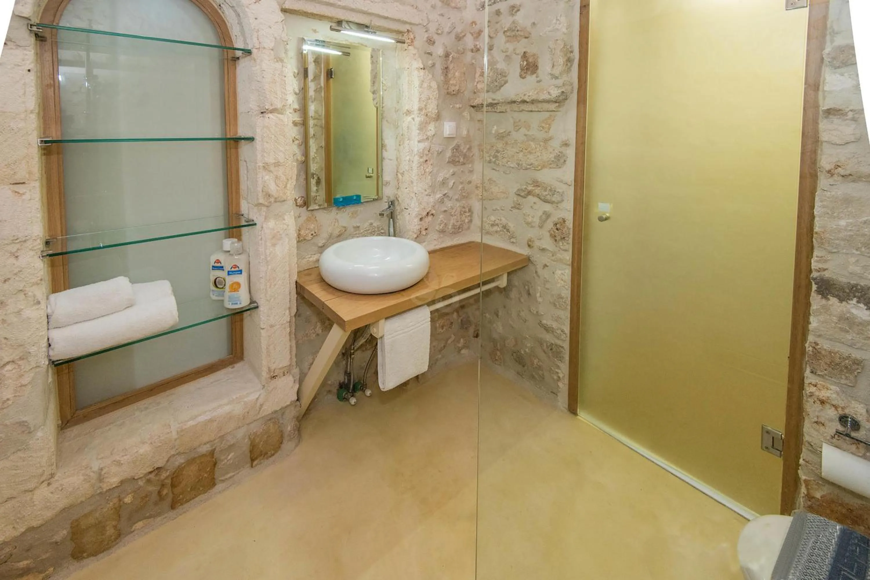 Bathroom in Barbara Studios