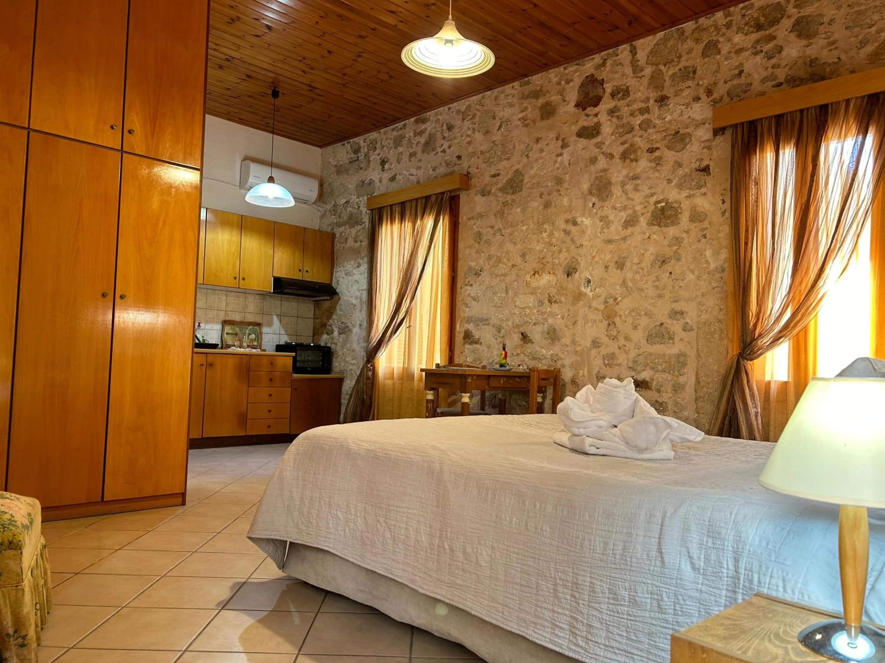 Bed in Barbara Studios