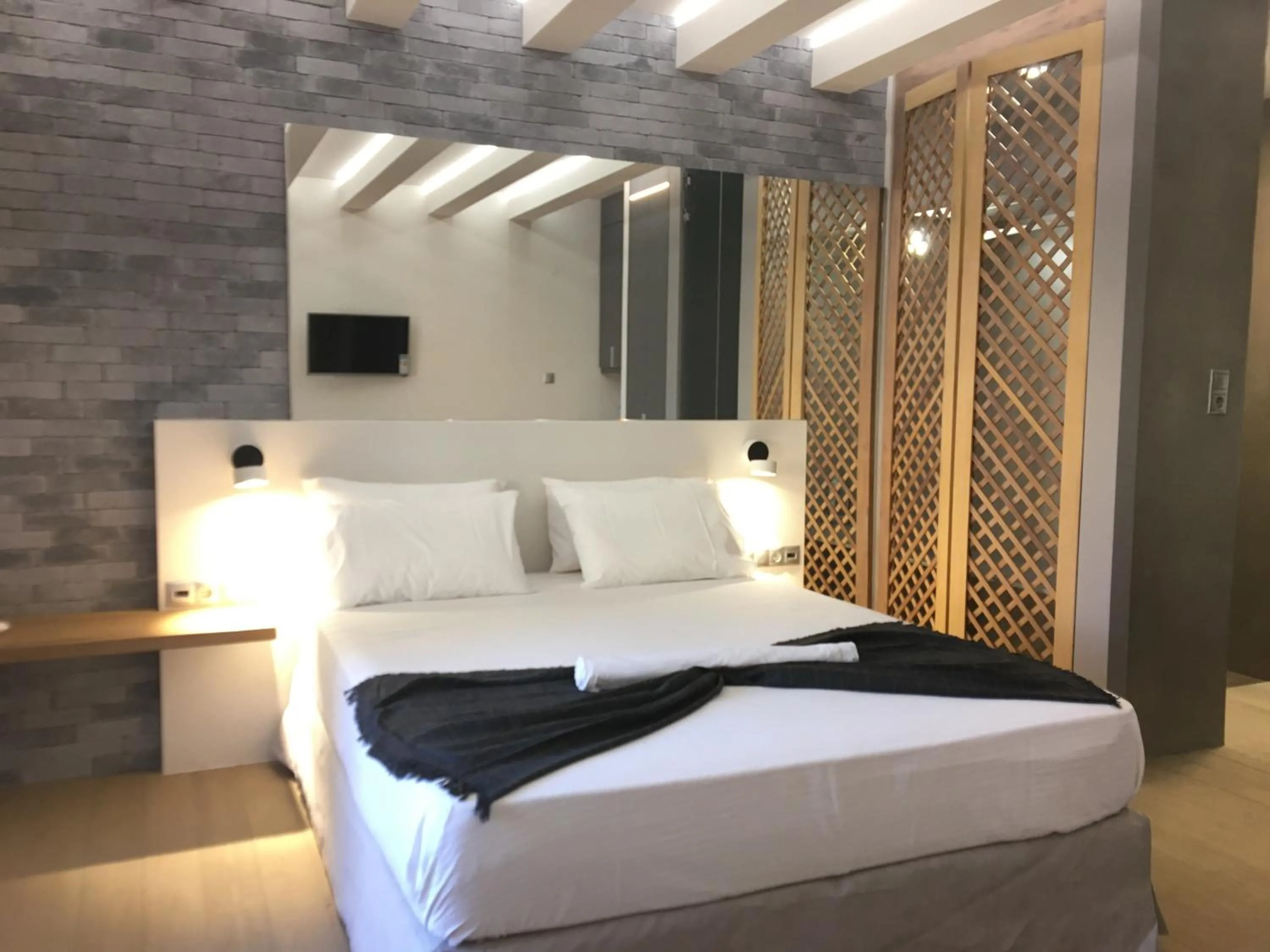 Photo of the whole room, Bed in Barbara Studios