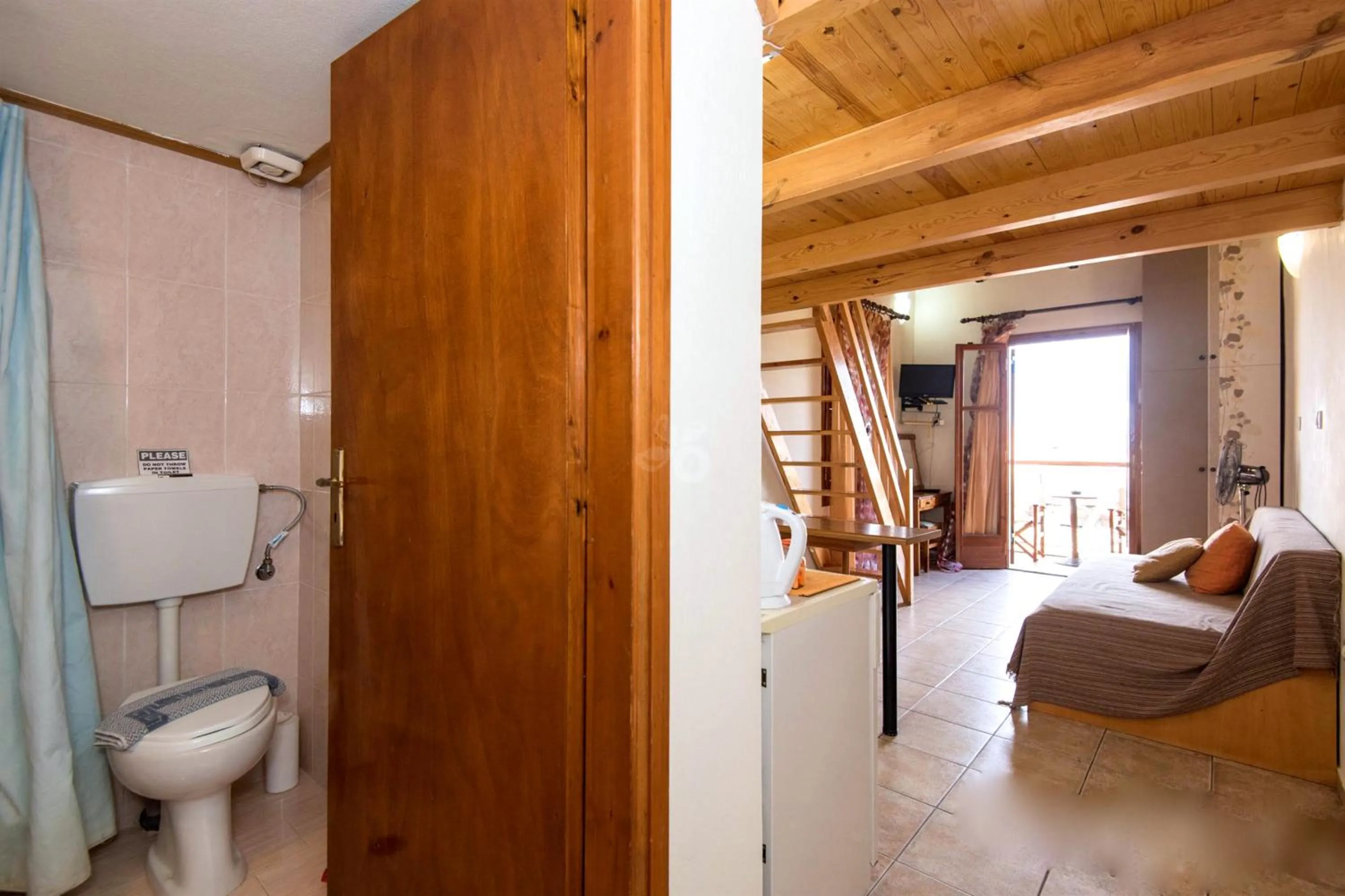 Photo of the whole room, Bed in Barbara Studios