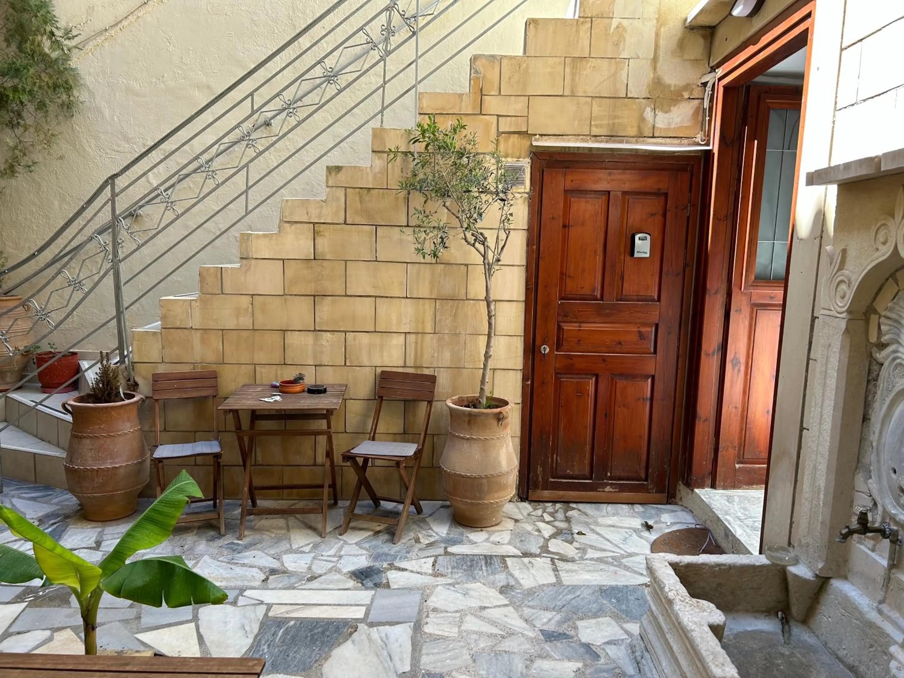Patio in Barbara Studios
