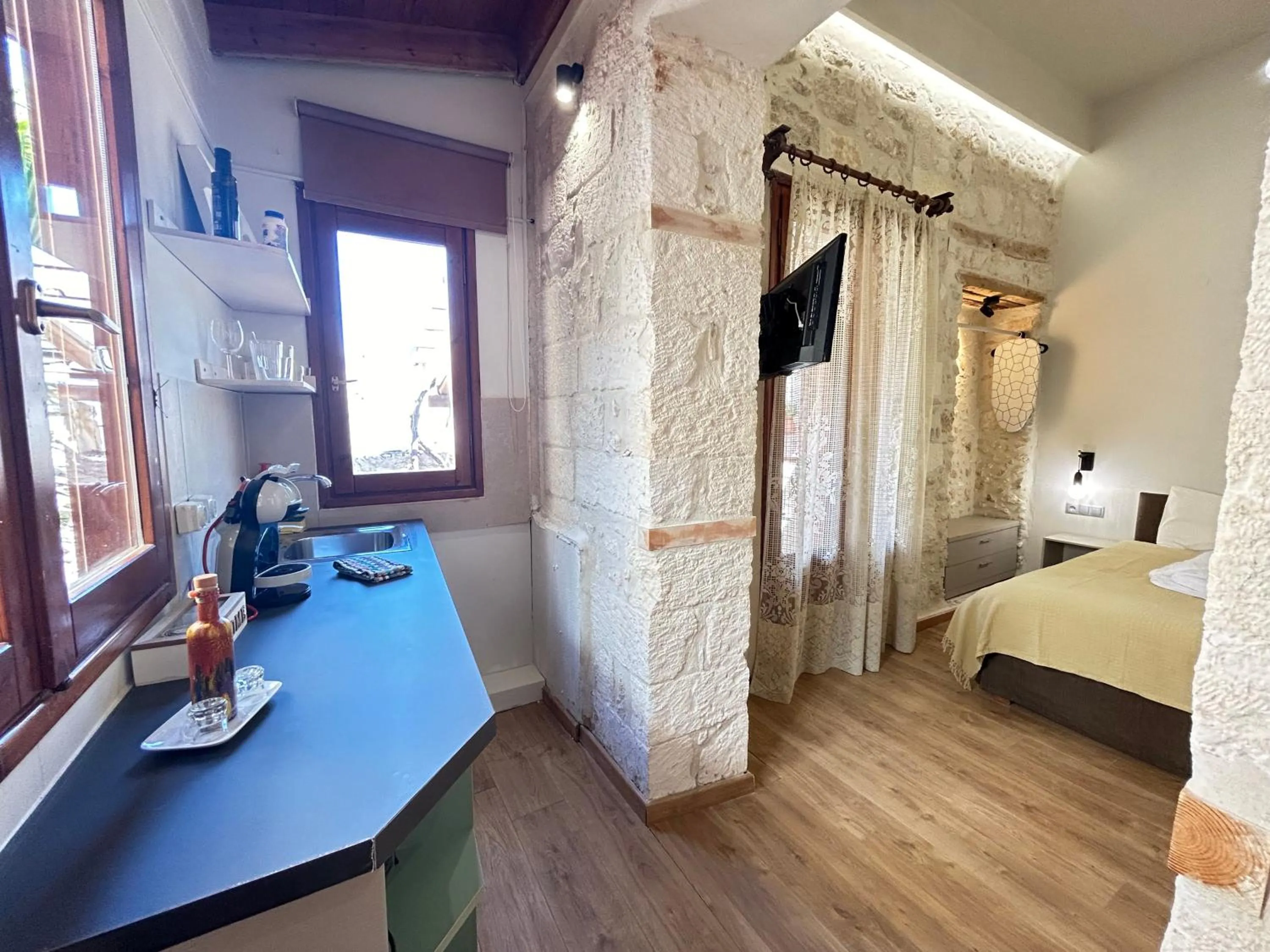 Bed in Barbara Studios