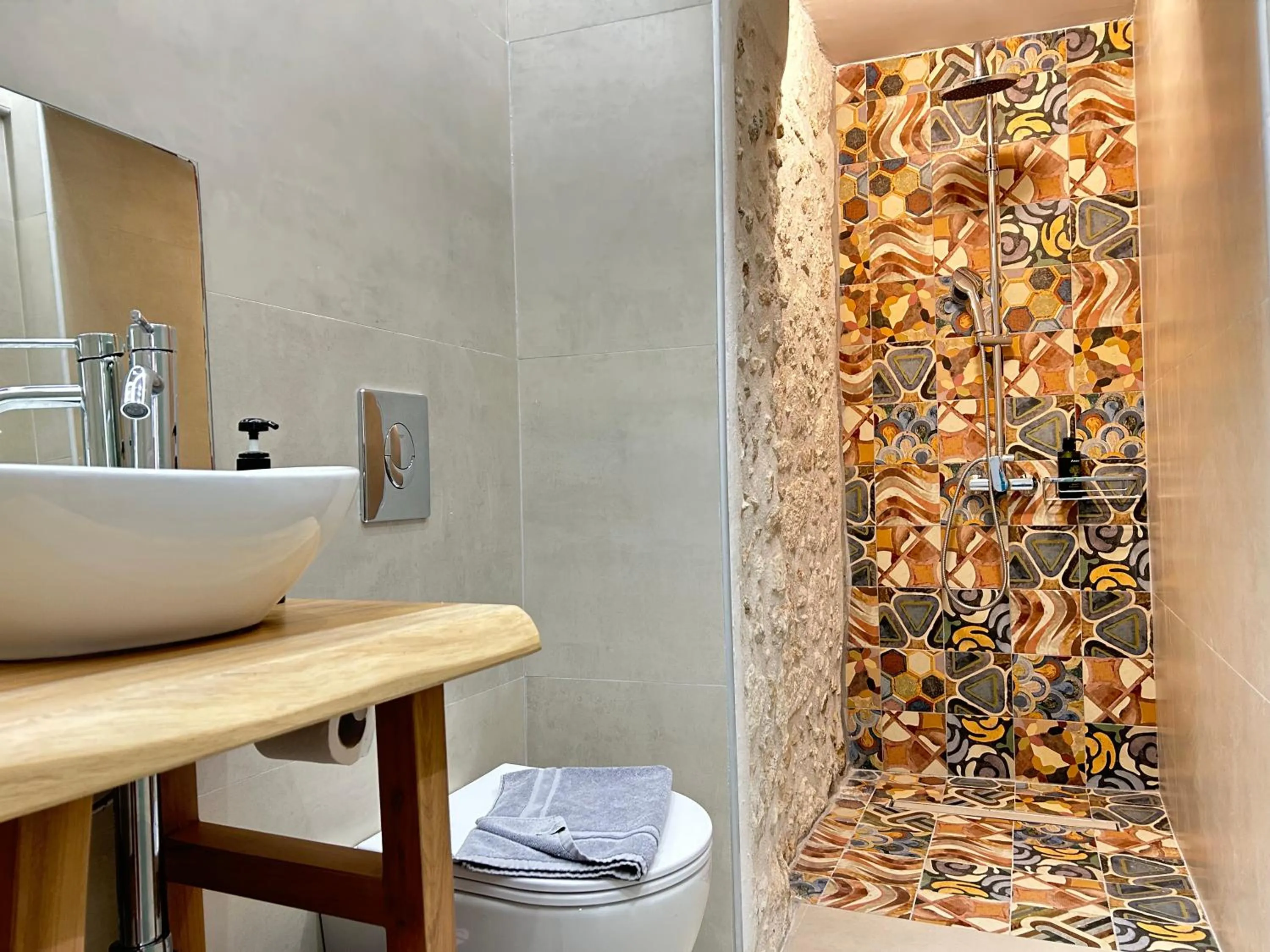 Shower in Barbara Studios