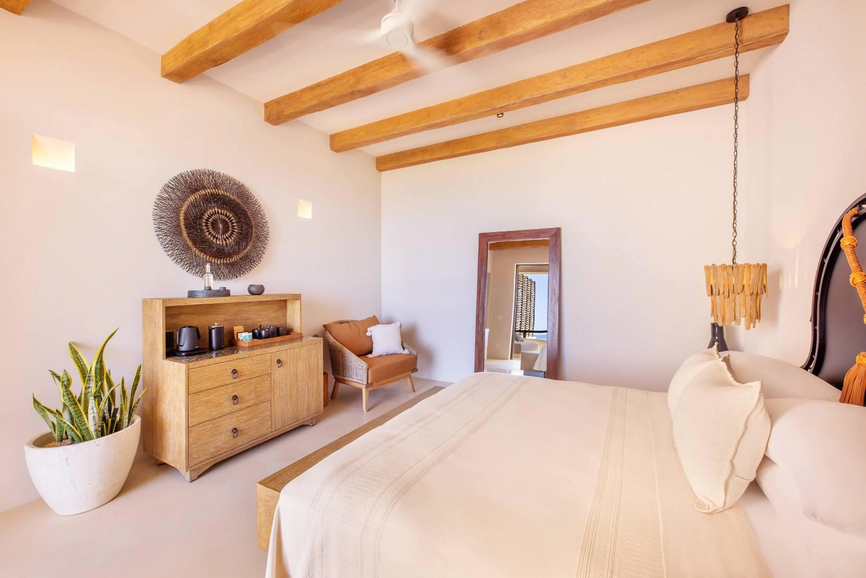 Bed in Kimpton Mas Olas Resort and Spa