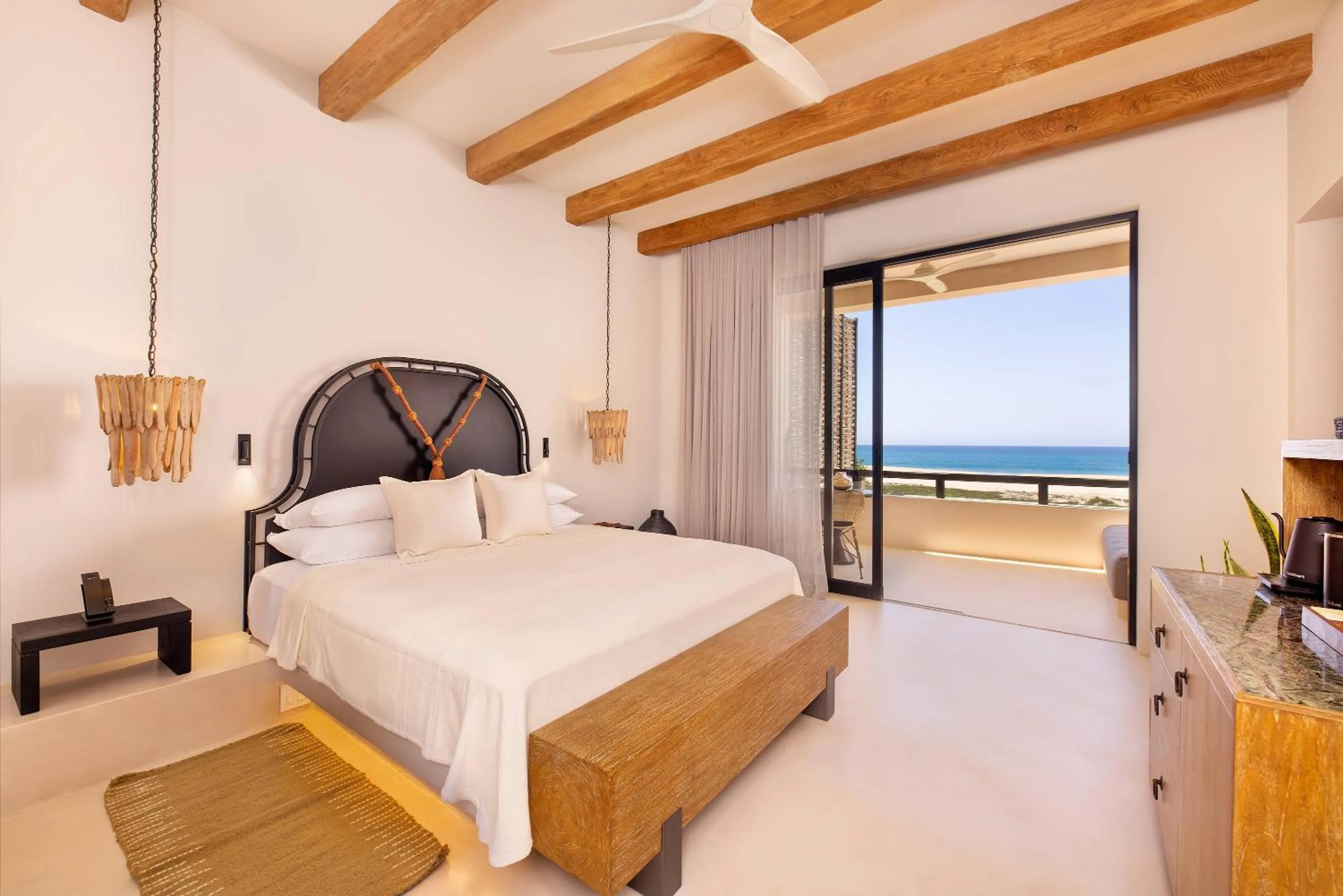 View (from property/room), Bed in Kimpton Mas Olas Resort and Spa