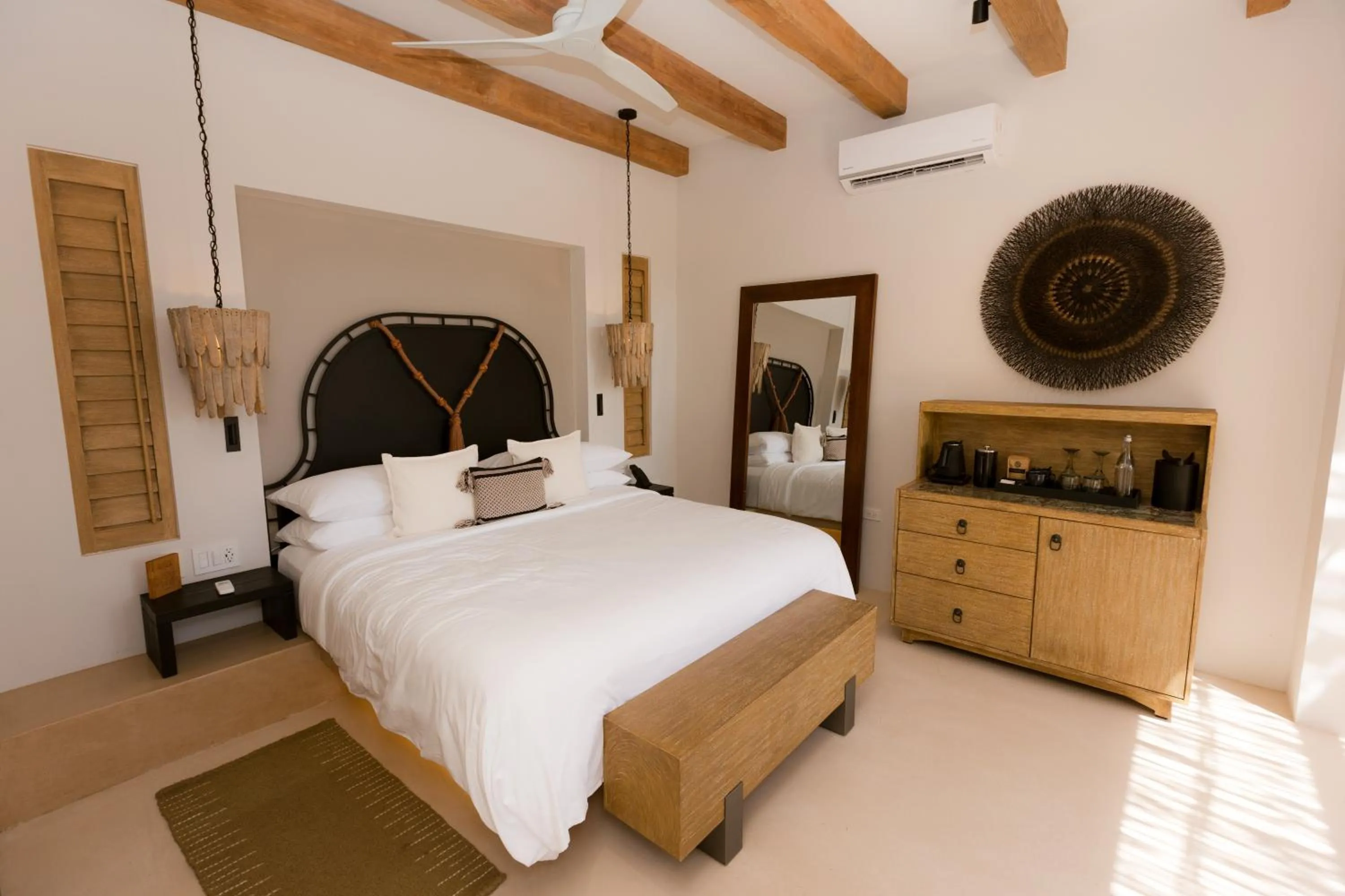 Bed in Kimpton Mas Olas Resort and Spa