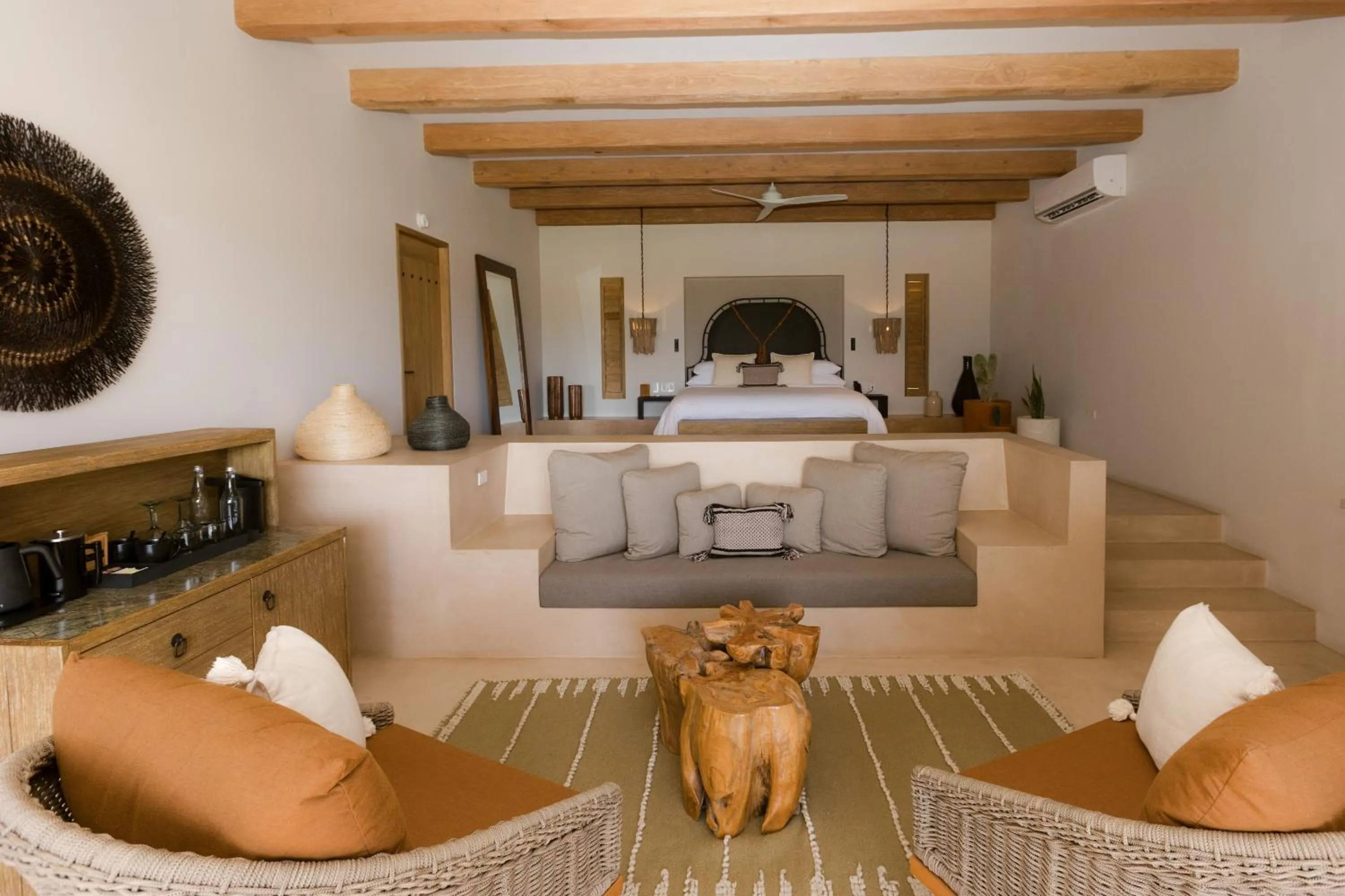 Balcony/Terrace, Bed in Kimpton Mas Olas Resort and Spa