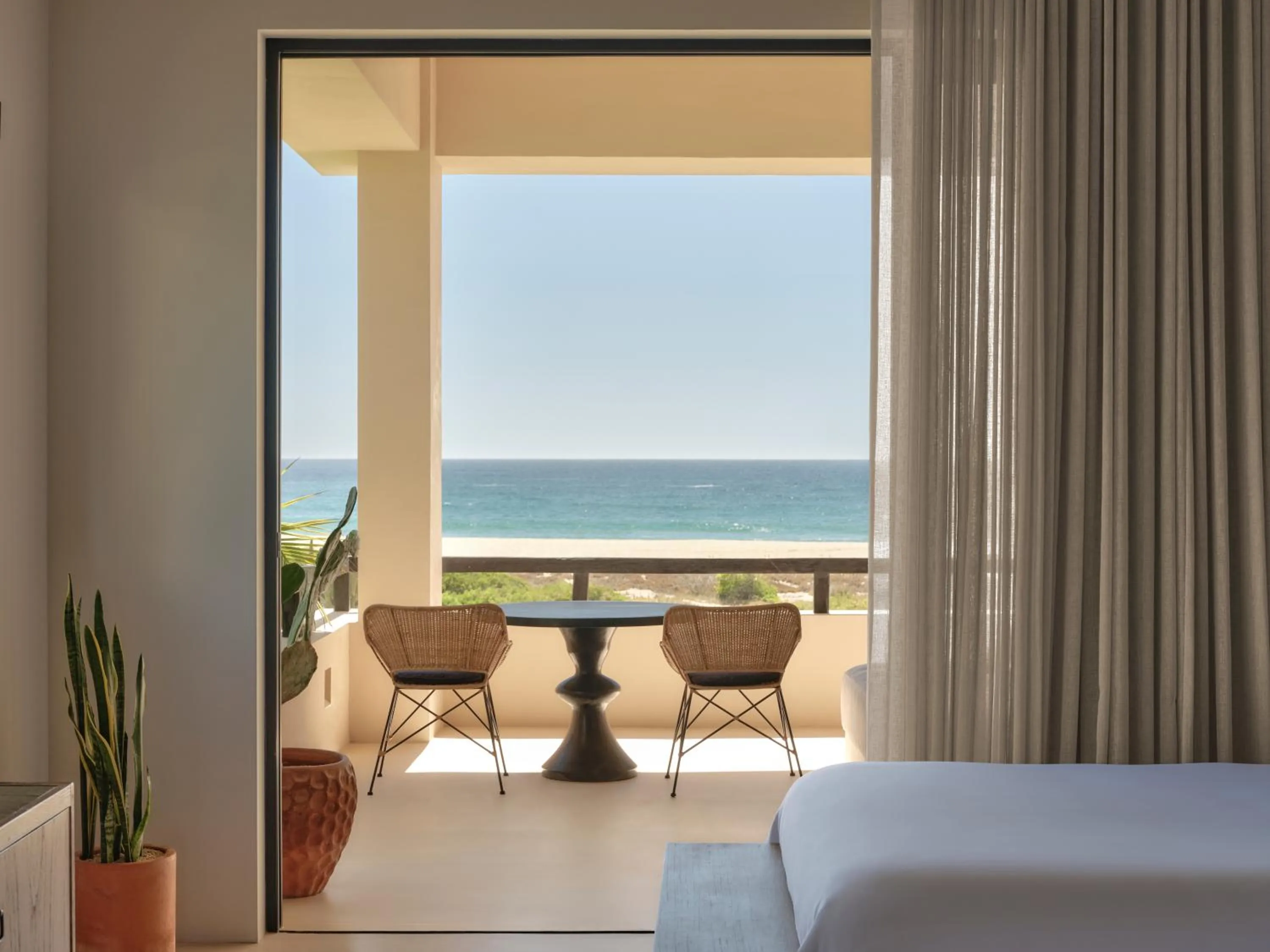 View (from property/room), Bed in Kimpton Mas Olas Resort and Spa