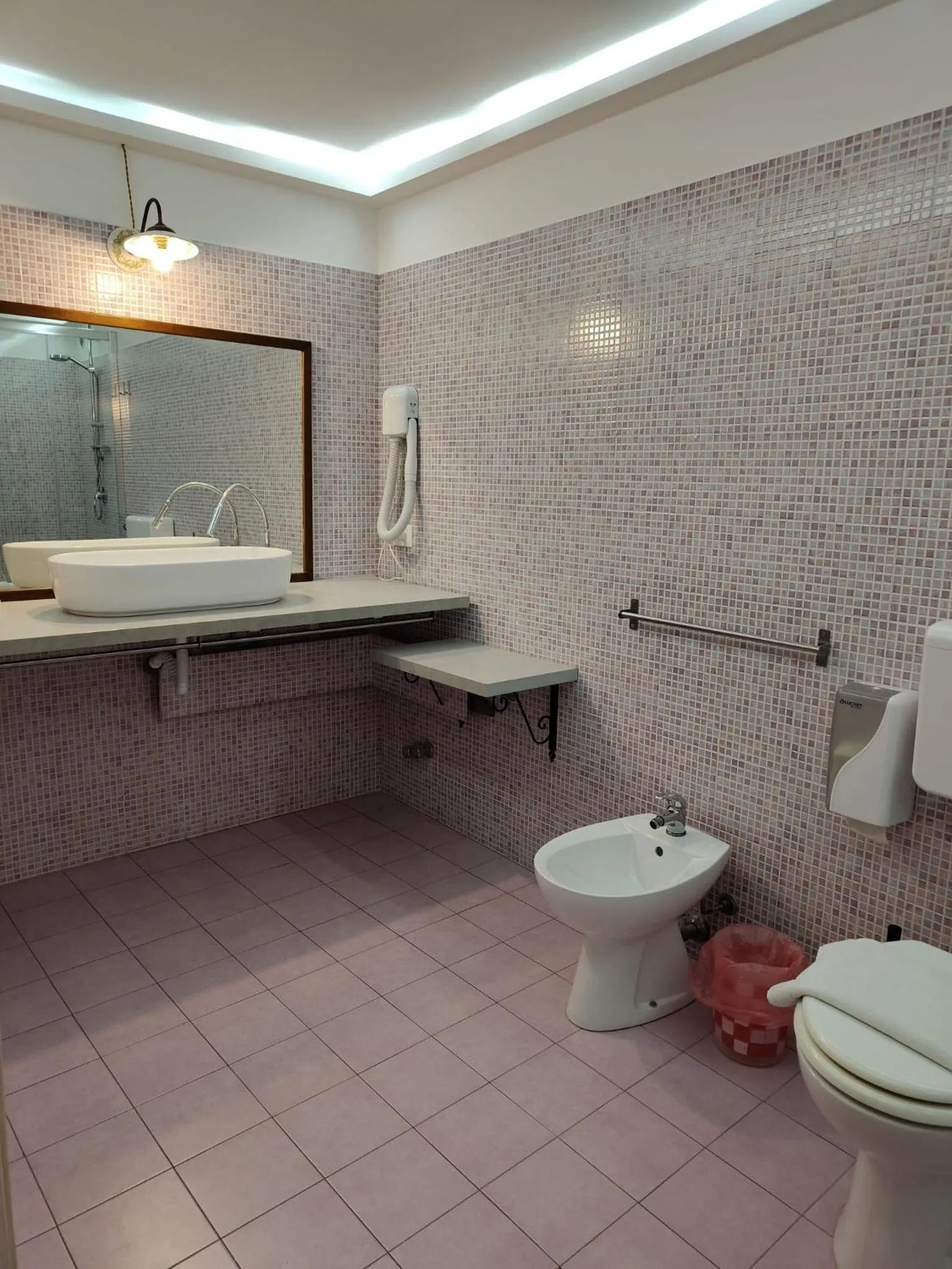 Bathroom in Centro Sicilia Rooms & Suites