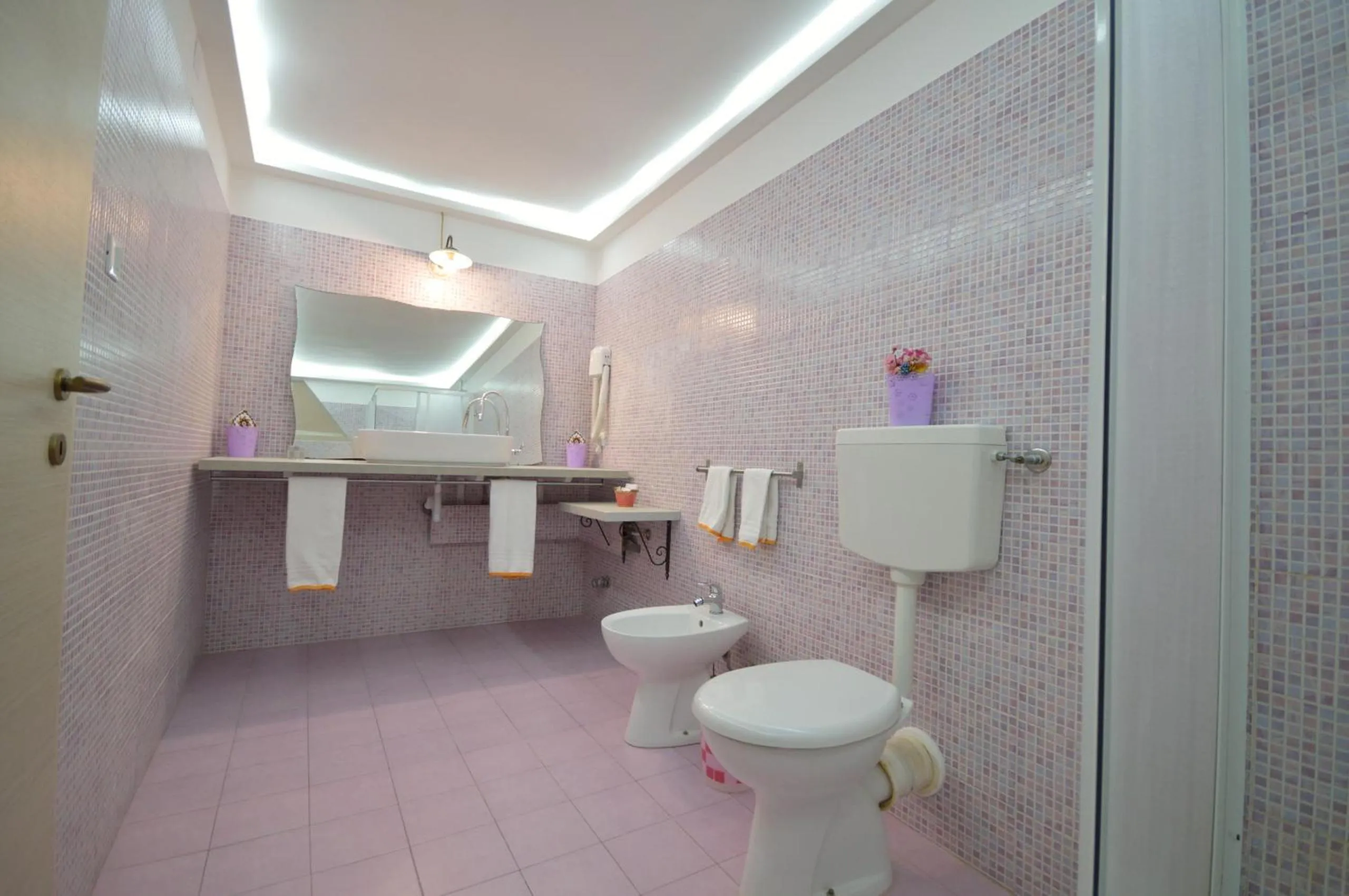 Bathroom in Centro Sicilia Rooms & Suites