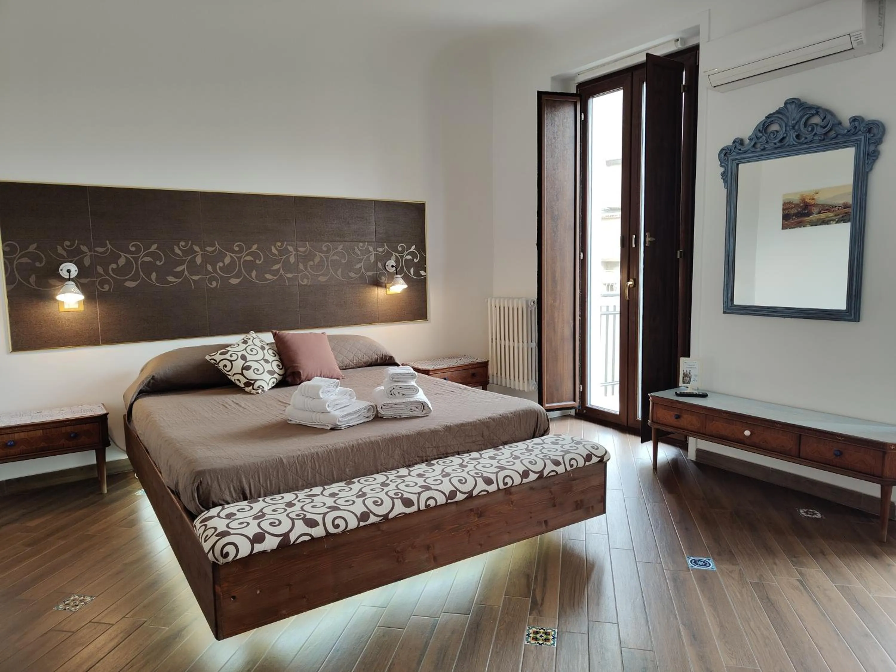 Photo of the whole room, Bed in Centro Sicilia Rooms & Suites