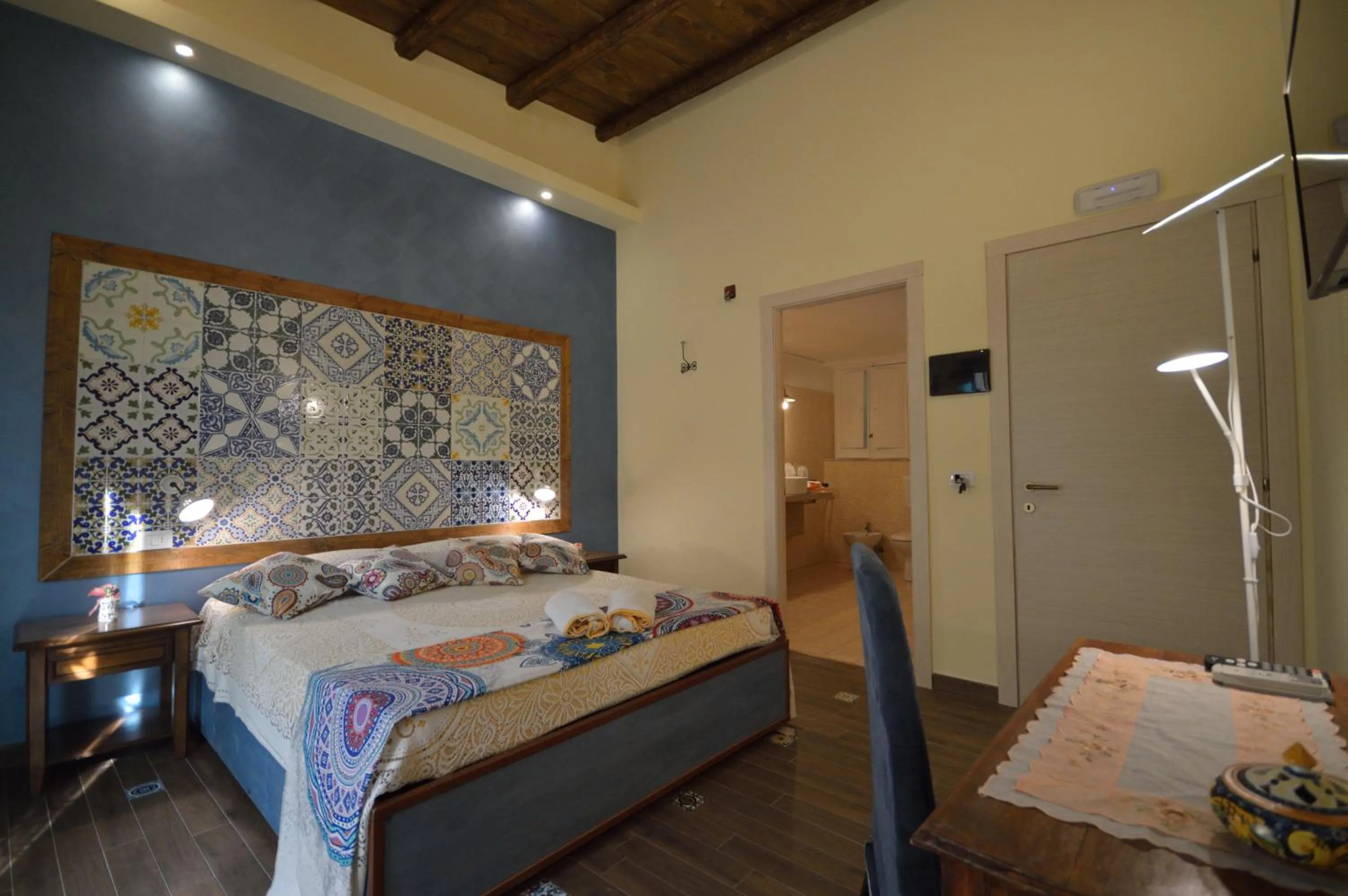 Photo of the whole room, Bed in Centro Sicilia Rooms & Suites