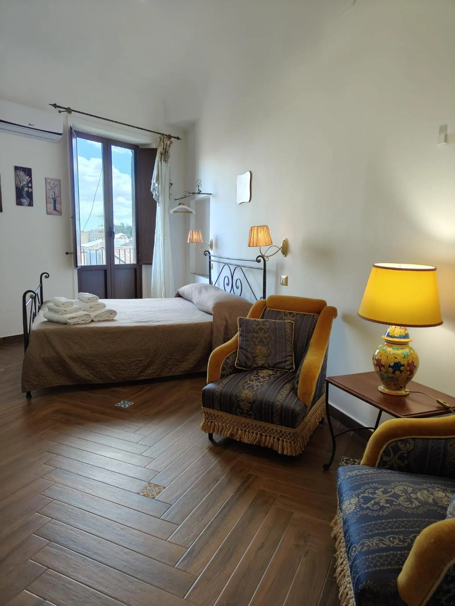 Bed in Centro Sicilia Rooms & Suites