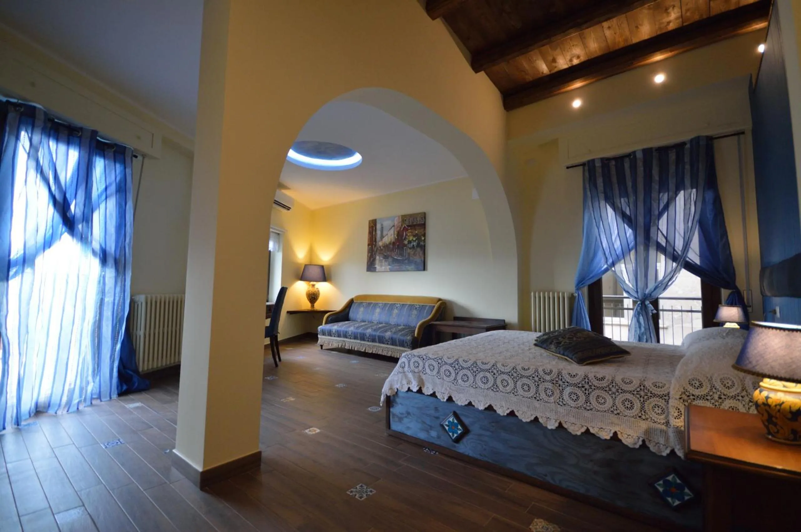 Photo of the whole room, Bed in Centro Sicilia Rooms & Suites