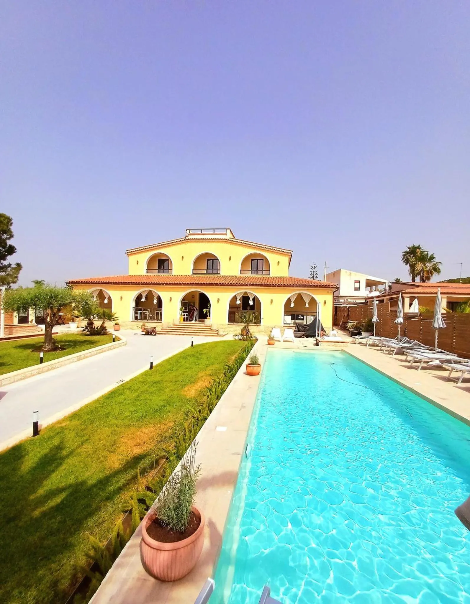 Swimming pool in Villa Sunset B&B/Apartments