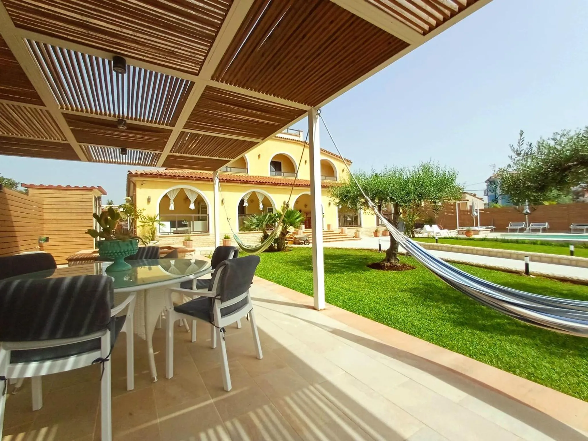 Garden in Villa Sunset B&B/Apartments