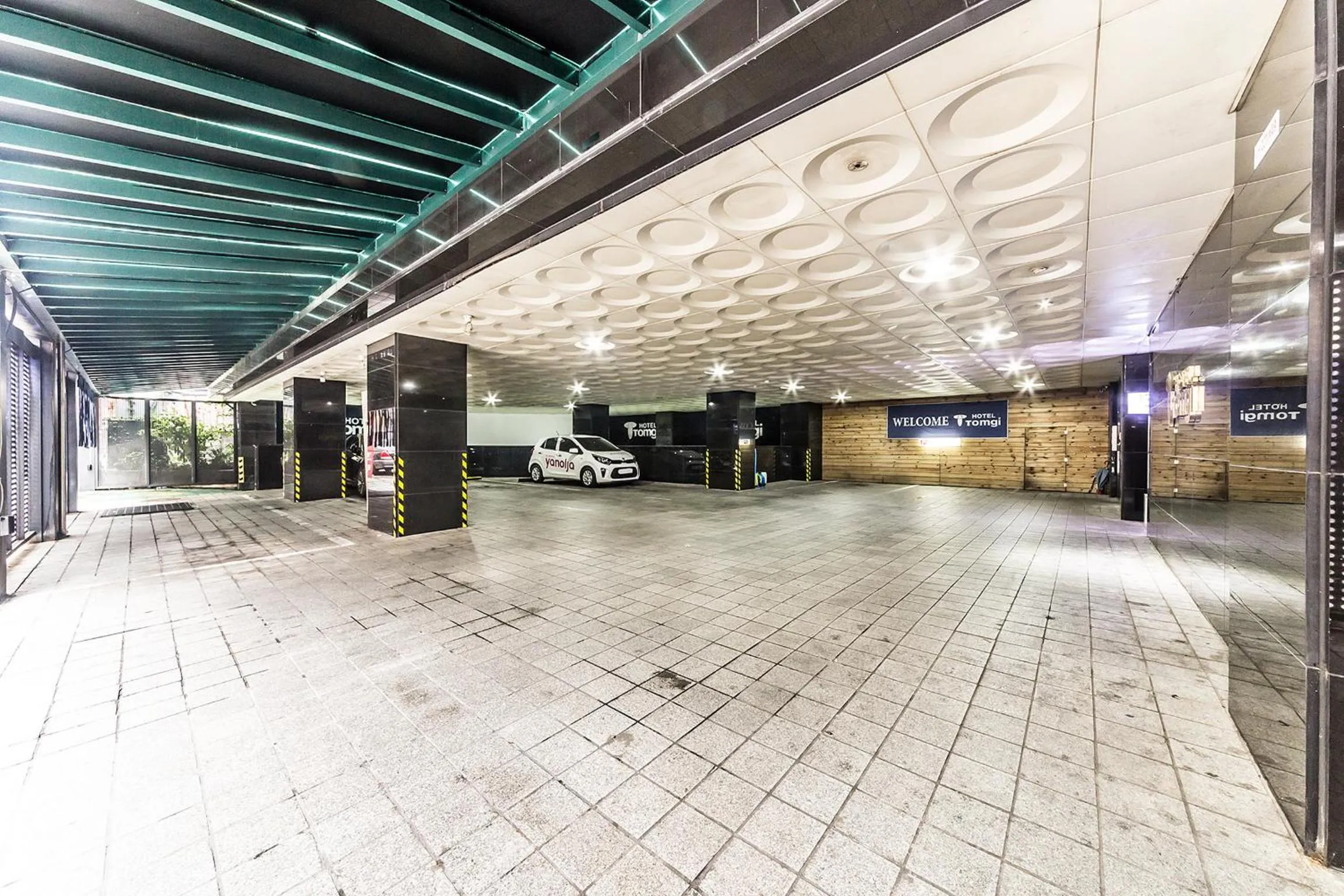 Property building in Jamsil Tomgi Hotel