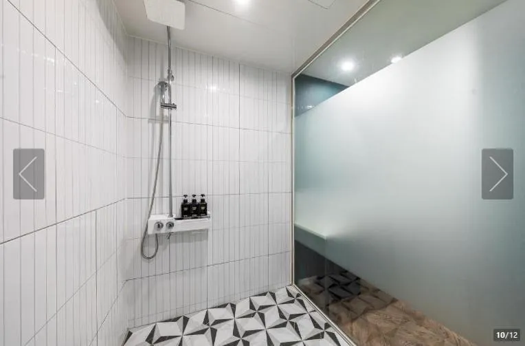 Shower in Jamsil Tomgi Hotel