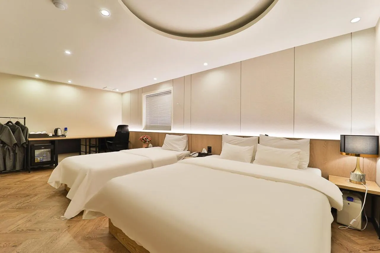 Bed in Jamsil Tomgi Hotel