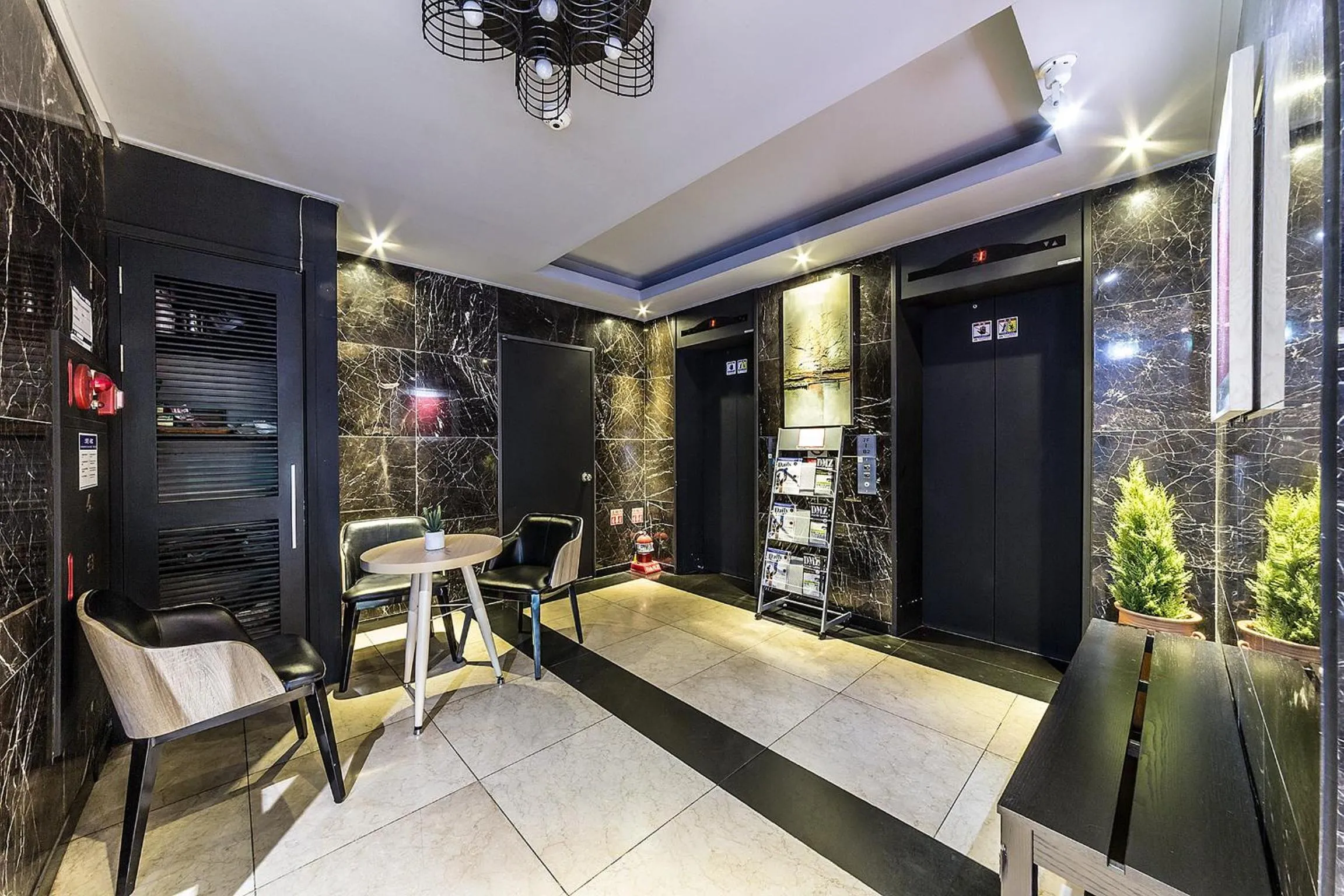 Property building in Jamsil Tomgi Hotel