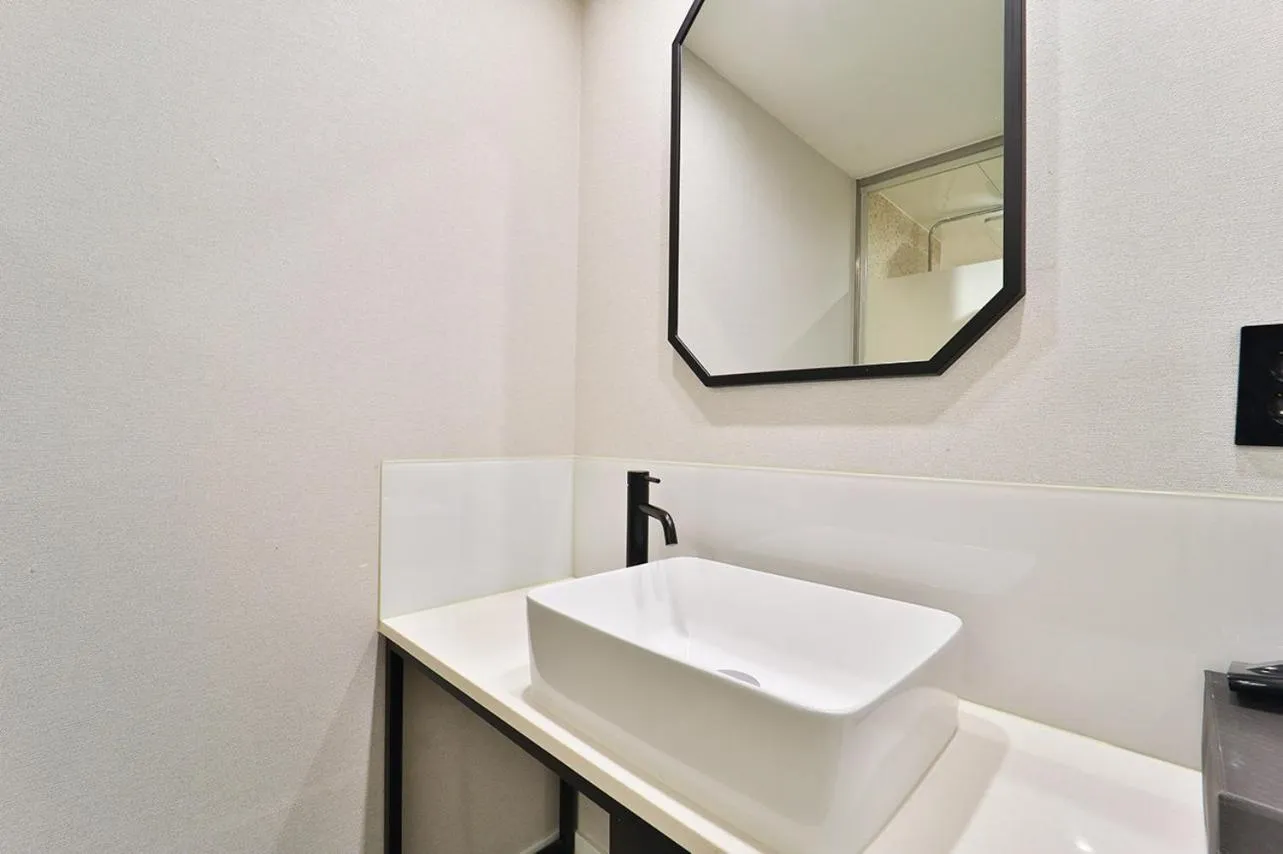 Photo of the whole room in Jamsil Tomgi Hotel