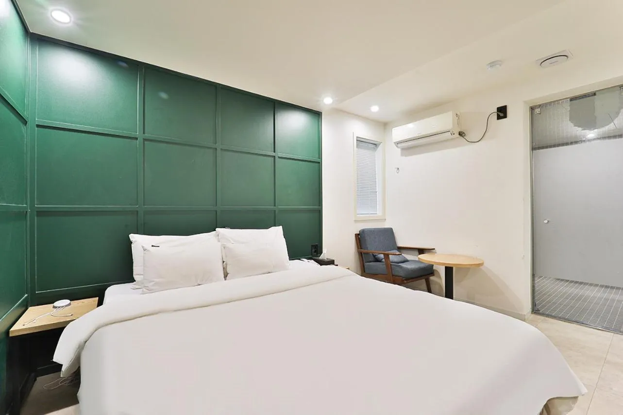 Bed in Jamsil Tomgi Hotel