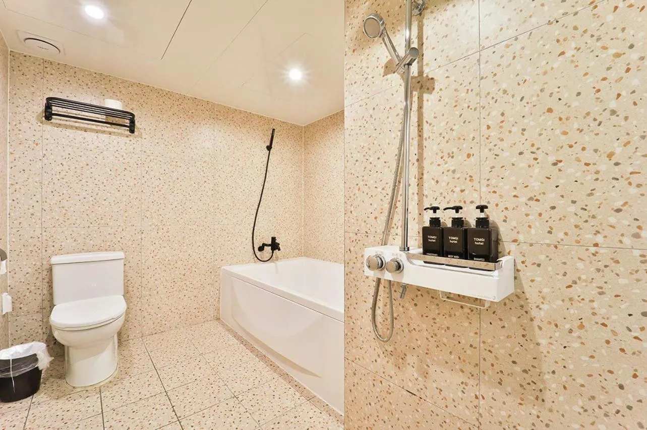 Shower in Jamsil Tomgi Hotel