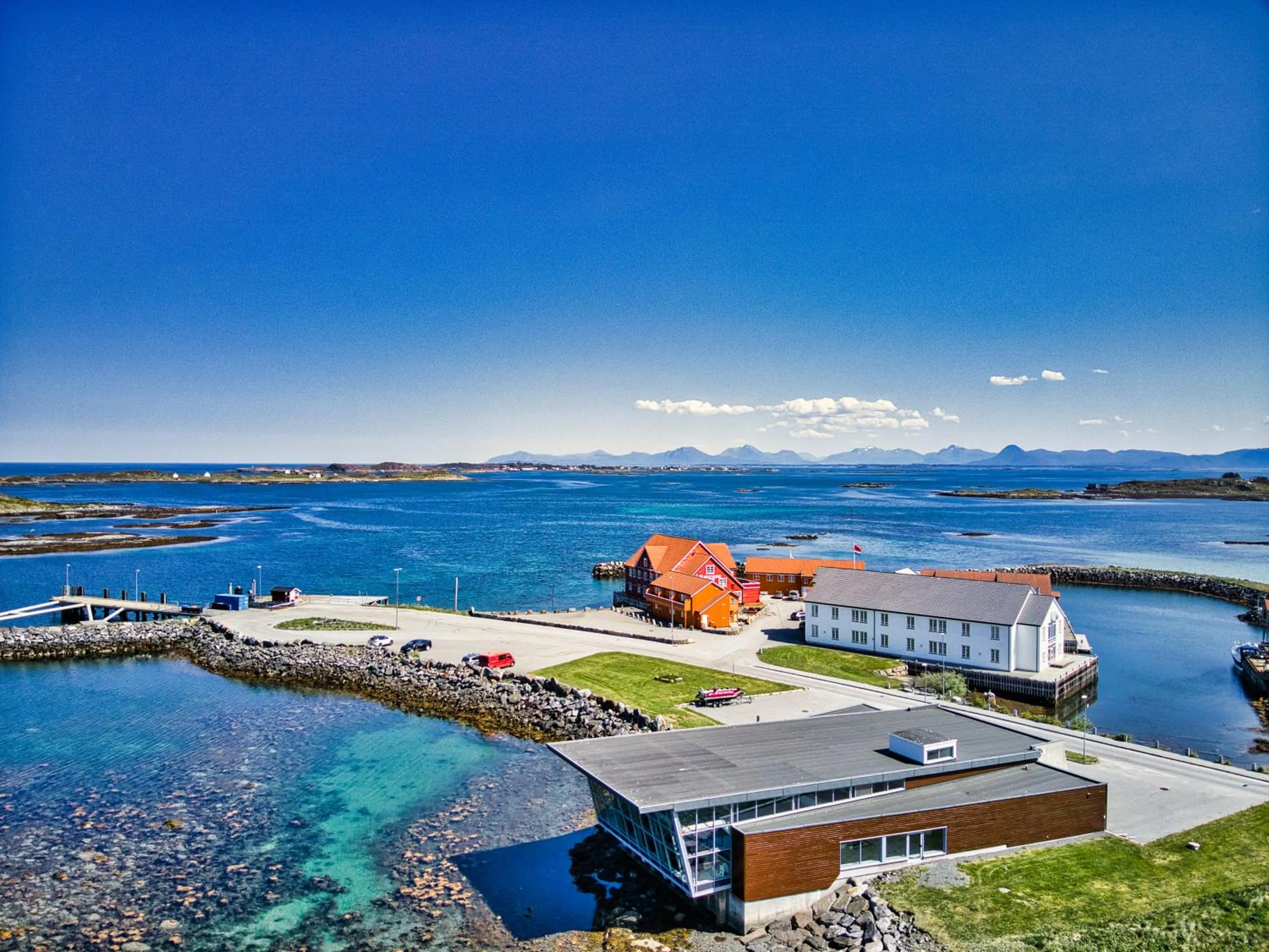 Property building in Finnøy Bryggehotell - by Classic Norway Hotels
