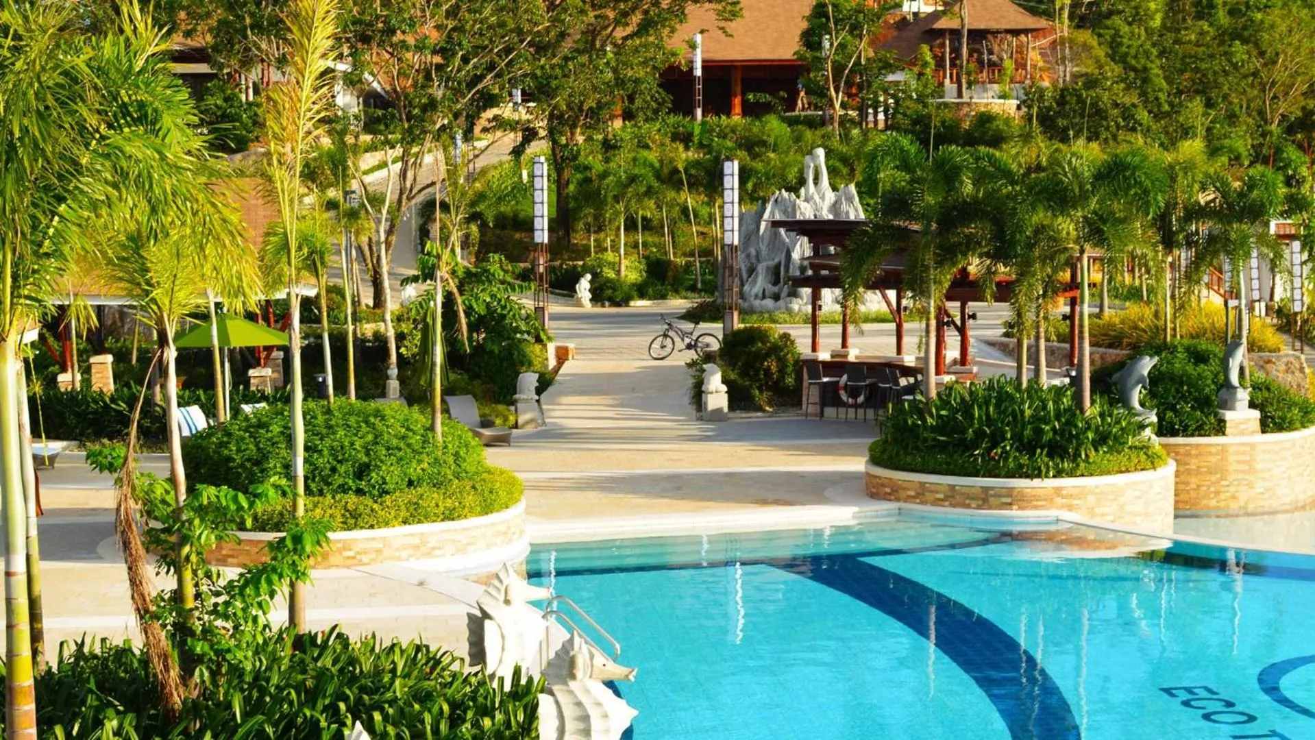 Swimming pool in Sunlight Ecotourism Island Resort