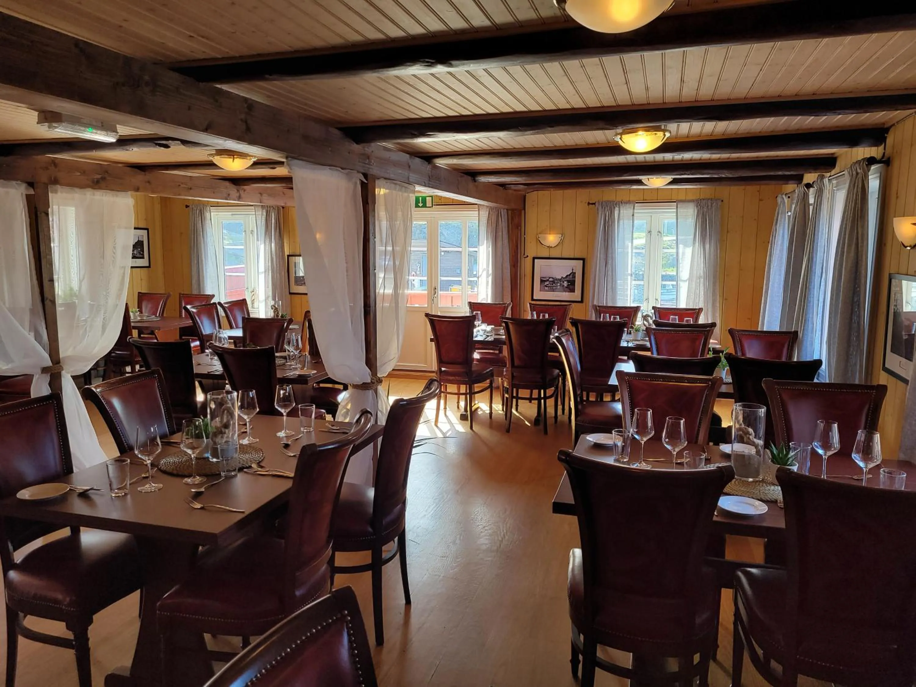 Restaurant/places to eat in Ona Havstuer - by Classic Norway Hotels