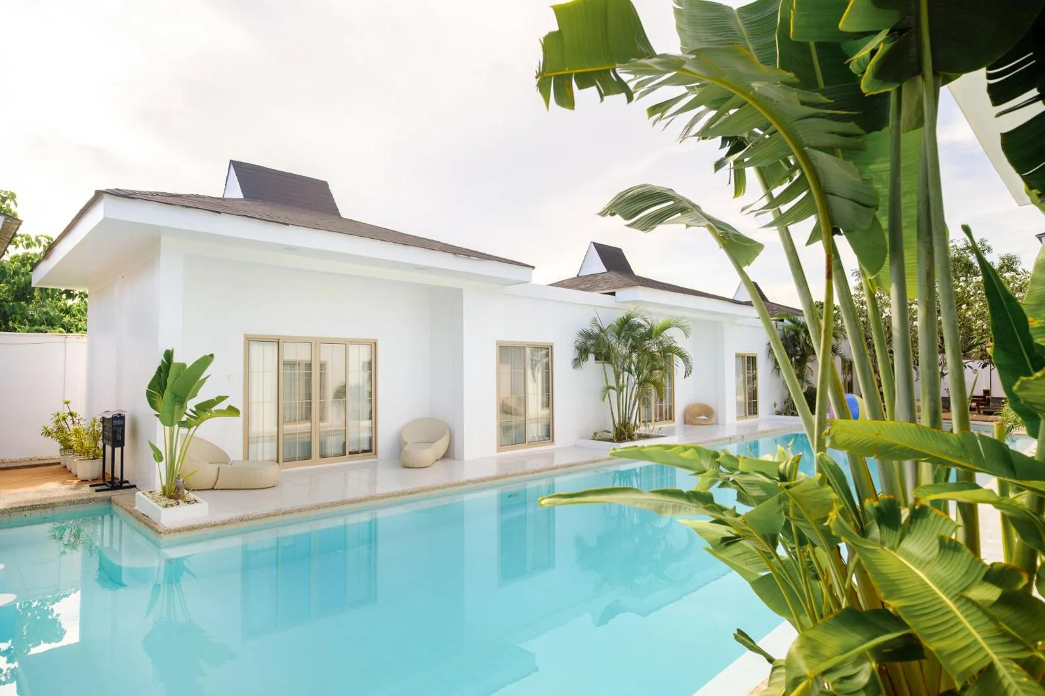 Property building in Seapearl of Alona