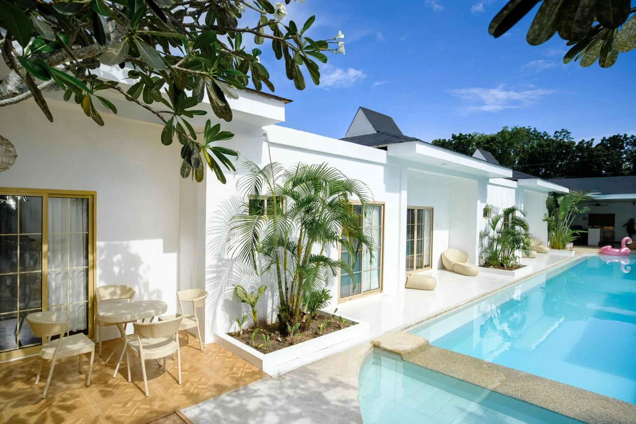 Property building in Seapearl of Alona