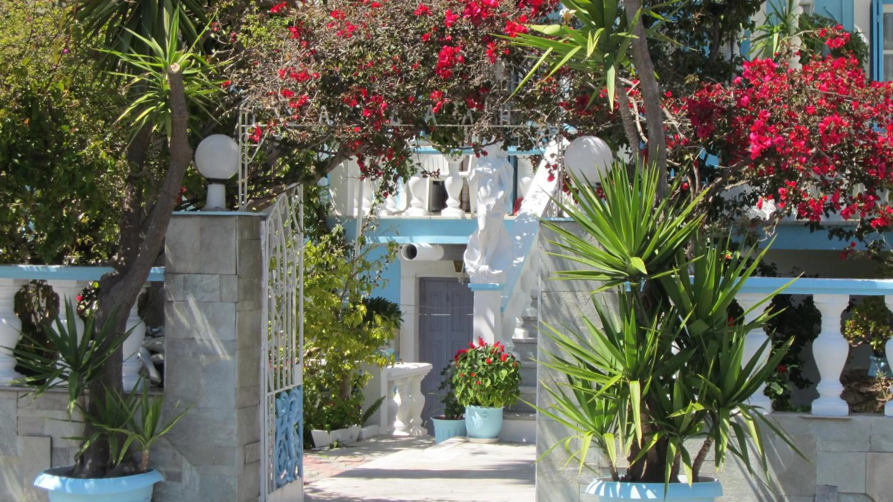 Facade/entrance in Sandalis Hotel
