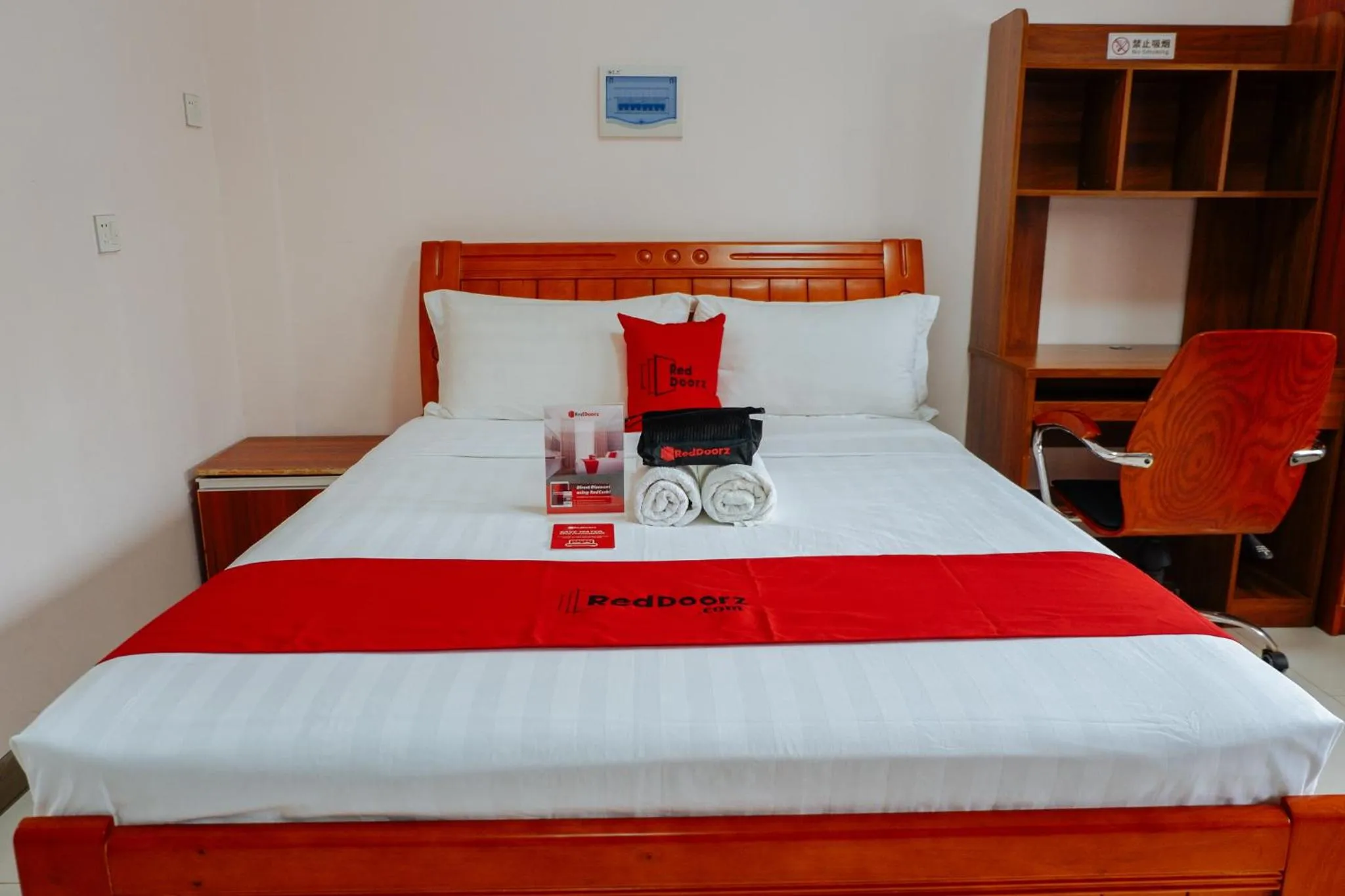Bed in RedDoorz Plus near Camella La Brisa Lapulapu