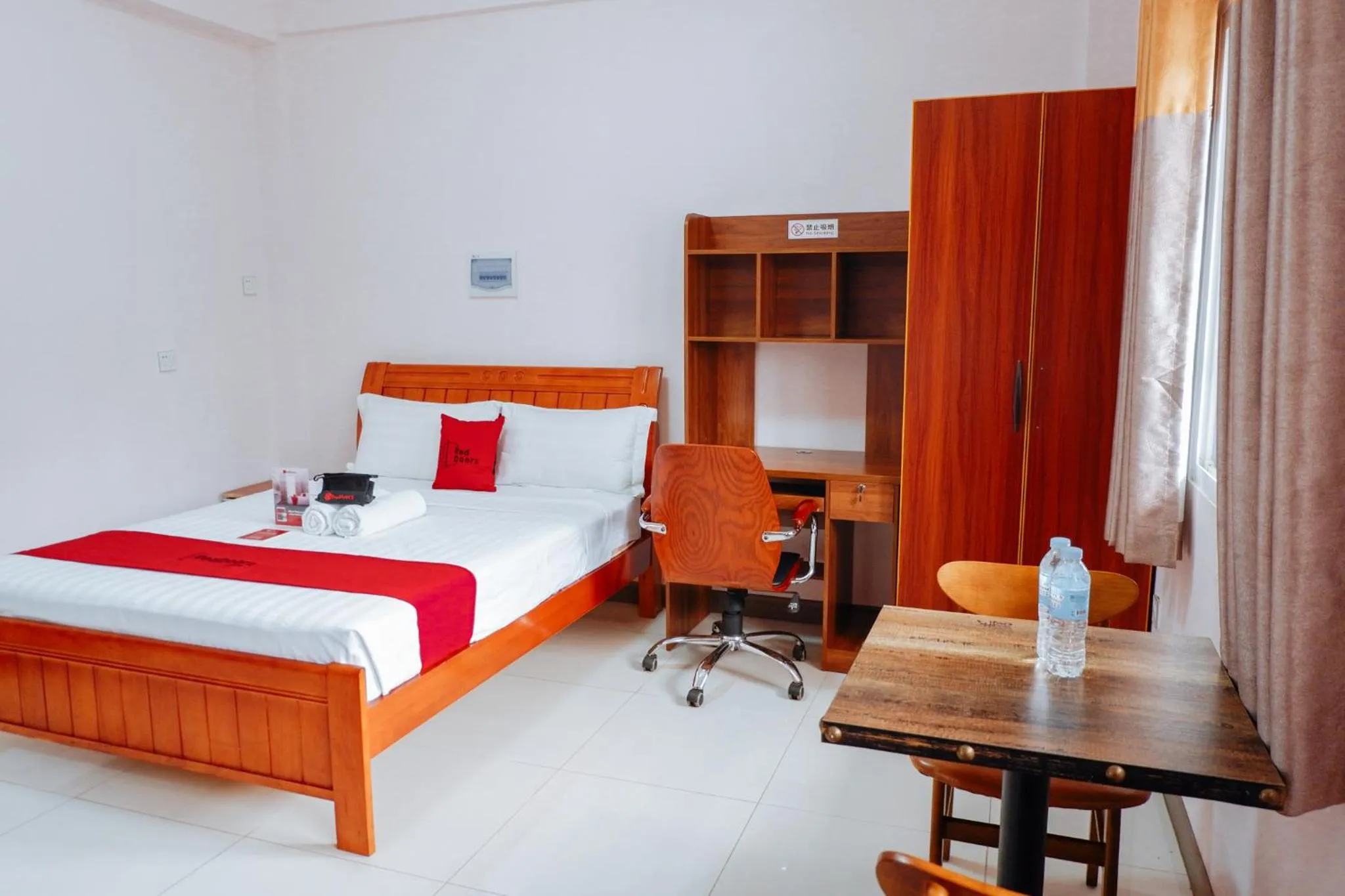 Photo of the whole room, Bed in RedDoorz Plus near Camella La Brisa Lapulapu