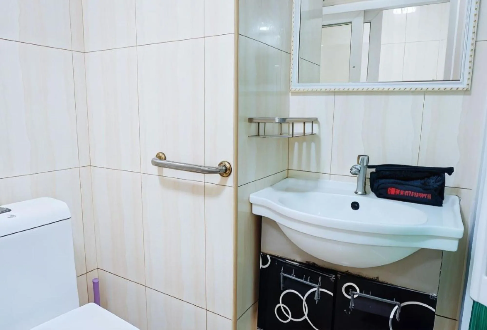 Toilet in RedDoorz Plus near Camella La Brisa Lapulapu