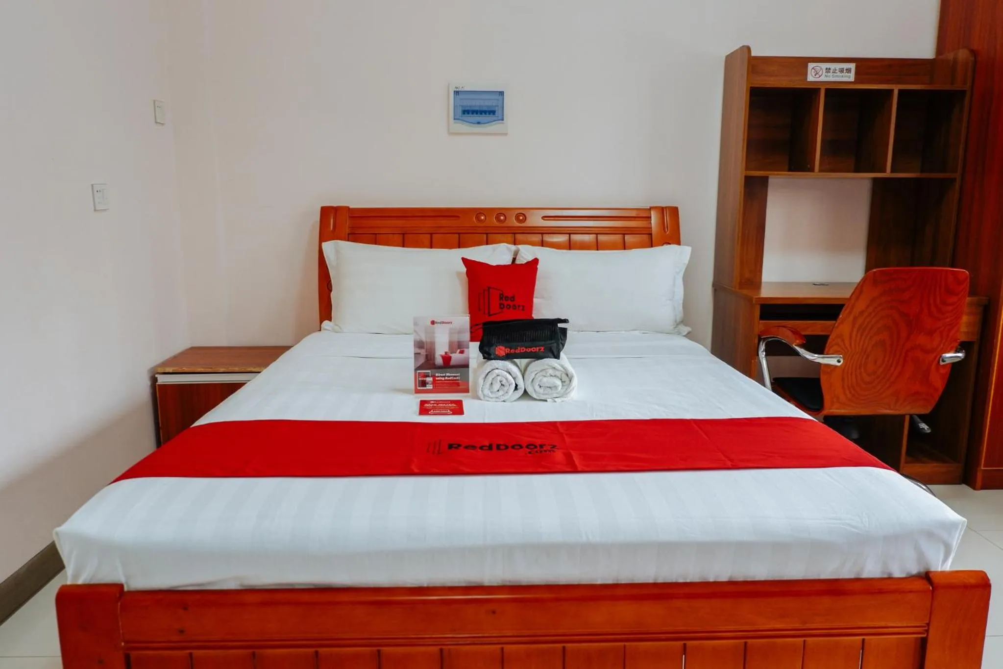 Bed in RedDoorz Plus near Camella La Brisa Lapulapu