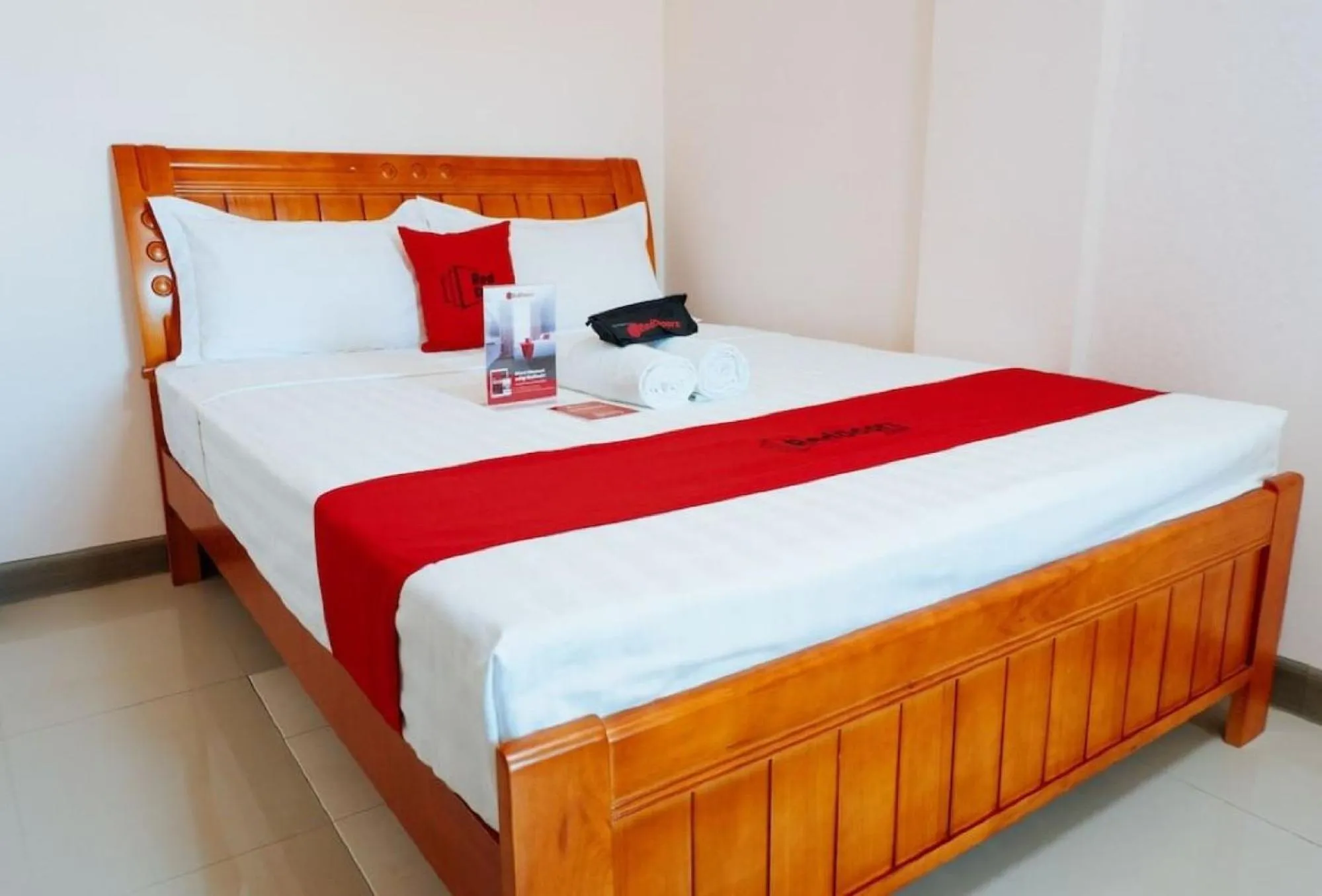 Bed in RedDoorz Plus near Camella La Brisa Lapulapu