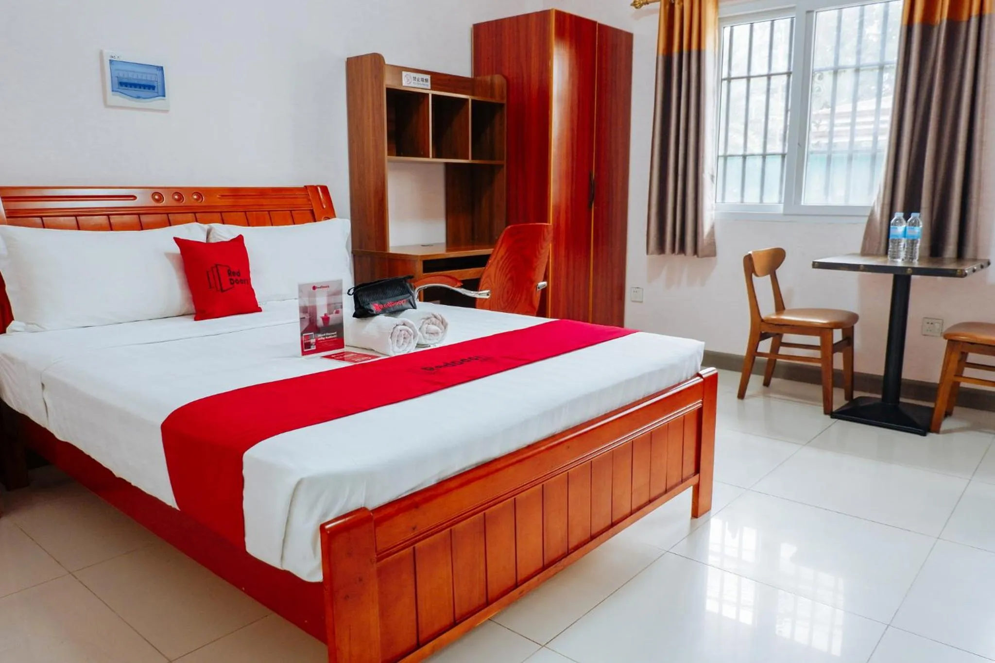Bed in RedDoorz Plus near Camella La Brisa Lapulapu