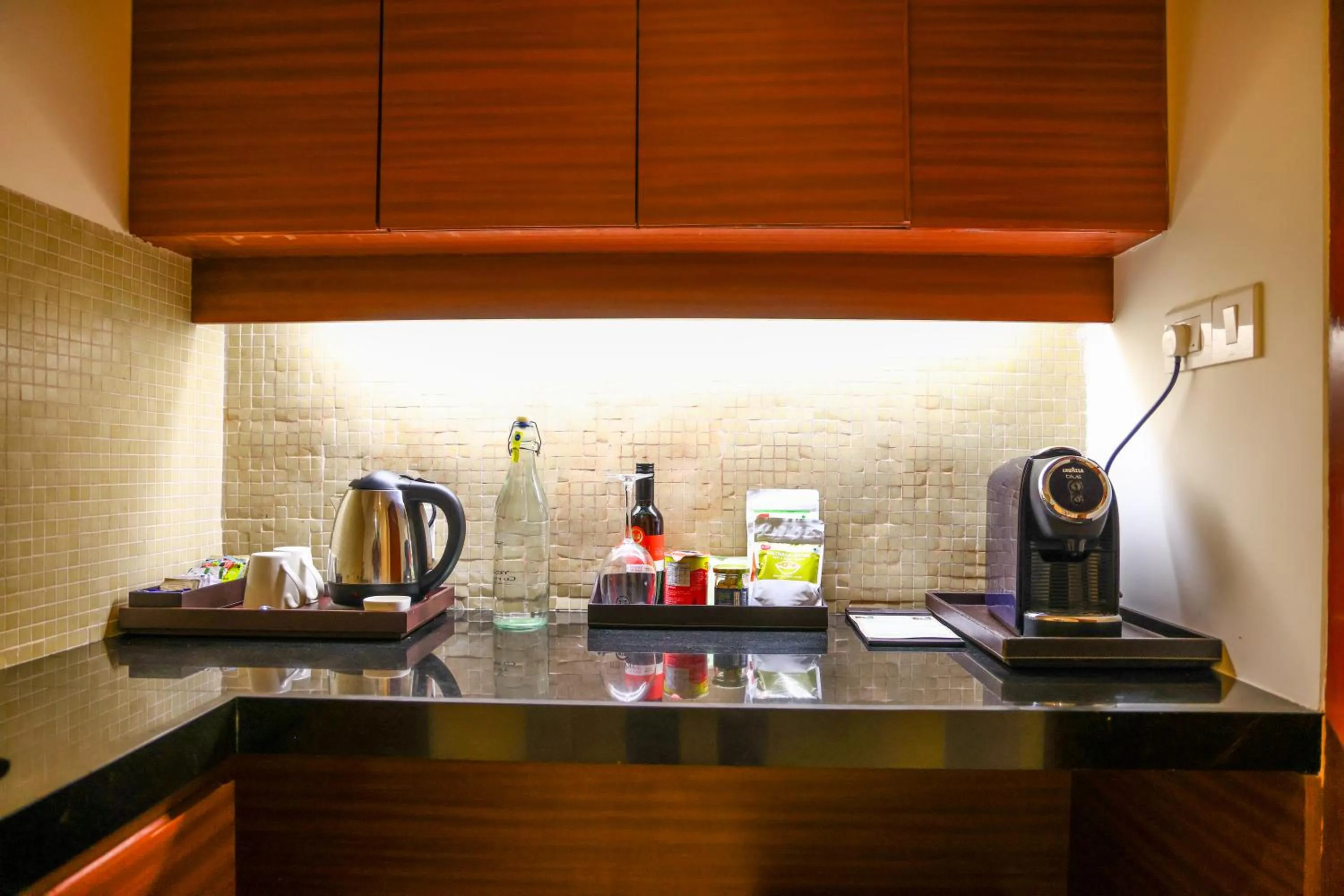 Coffee/tea facilities in Balaji Sarovar Premiere