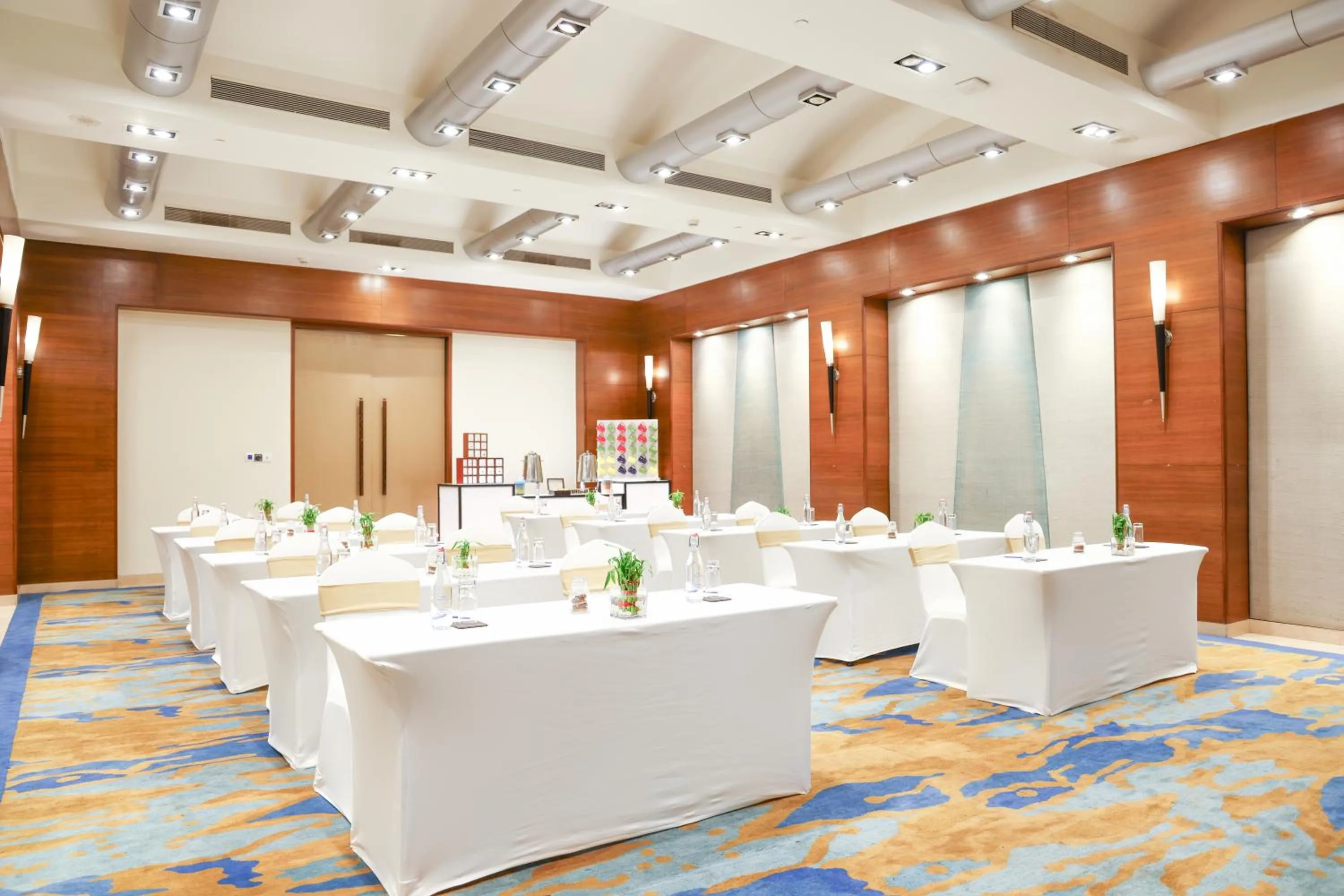 Coffee/tea facilities in Balaji Sarovar Premiere