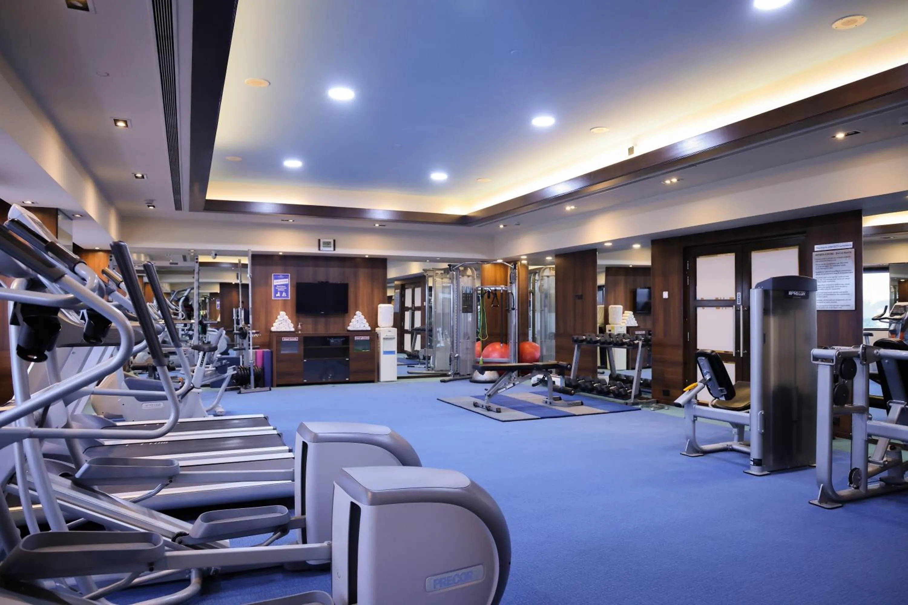 Fitness centre/facilities in Balaji Sarovar Premiere