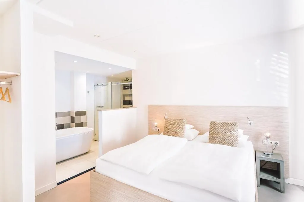 Bed in Logement Overzee