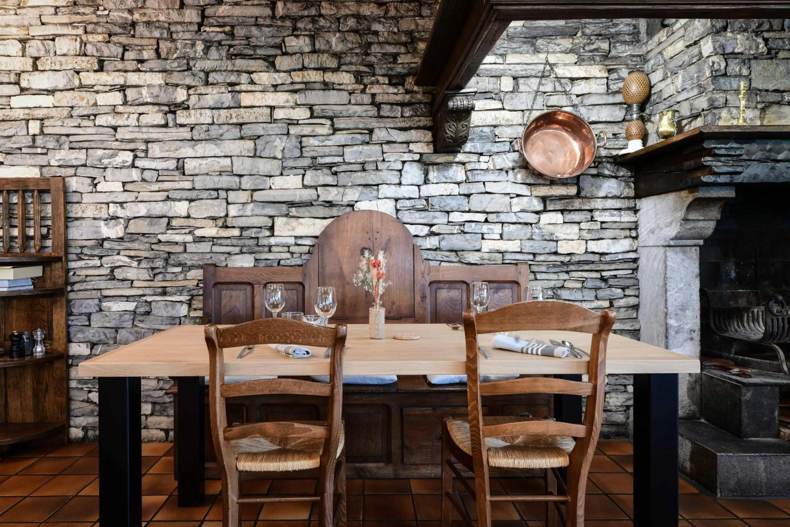 Dining area in Logis Hôtel Etchemaïté