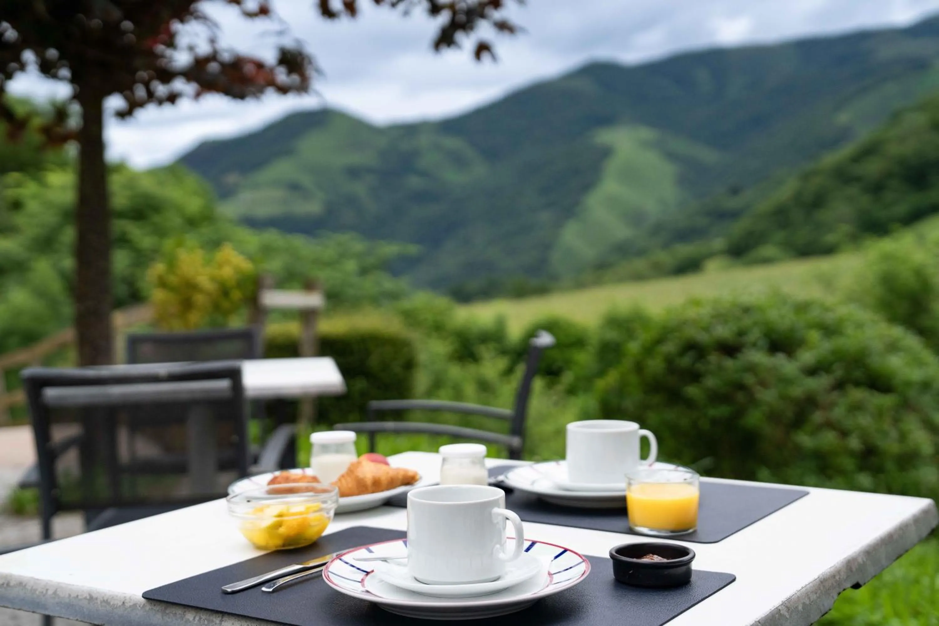 Breakfast in Logis Hôtel Etchemaïté