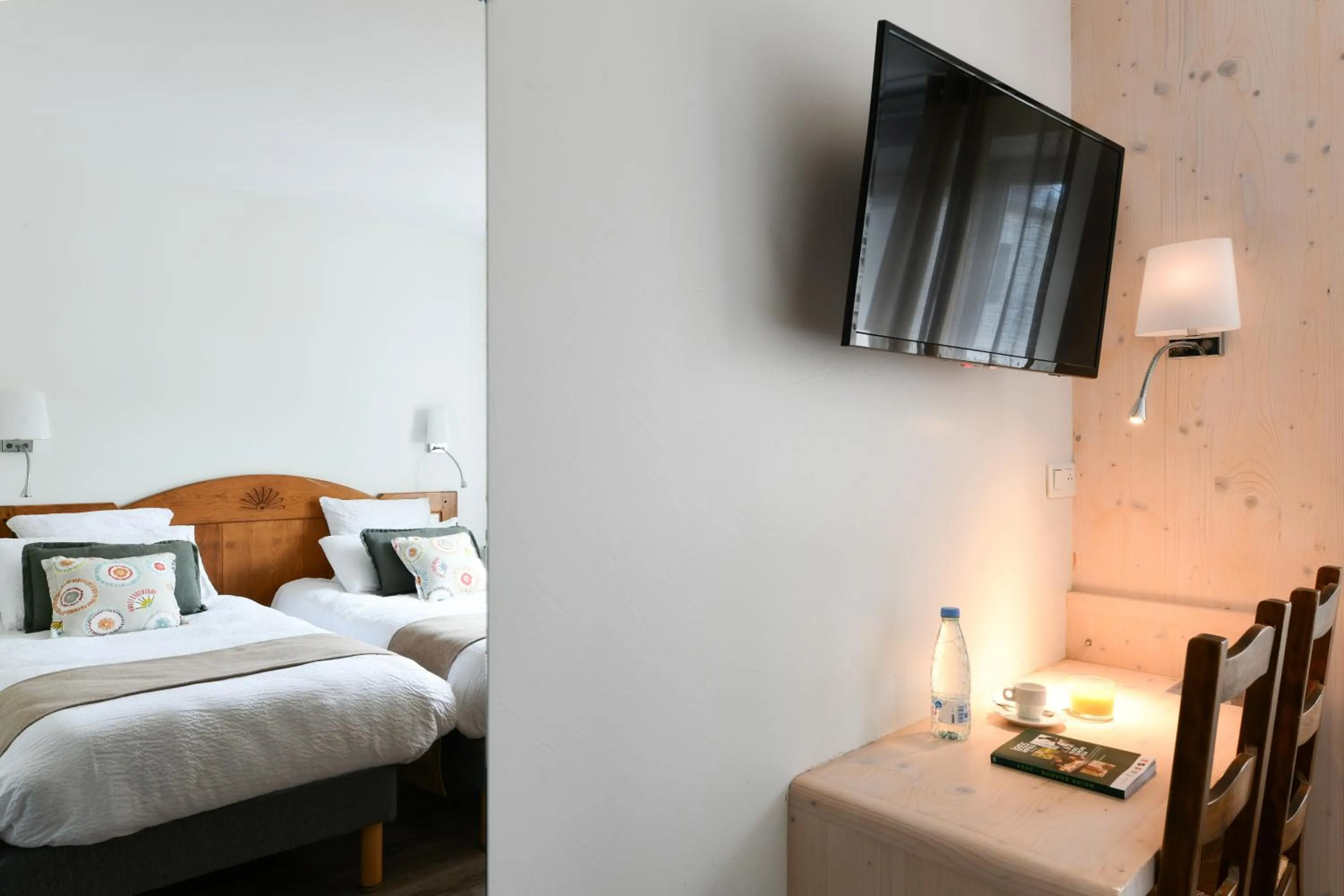 Bedroom, Bed in Logis Hôtel Etchemaïté