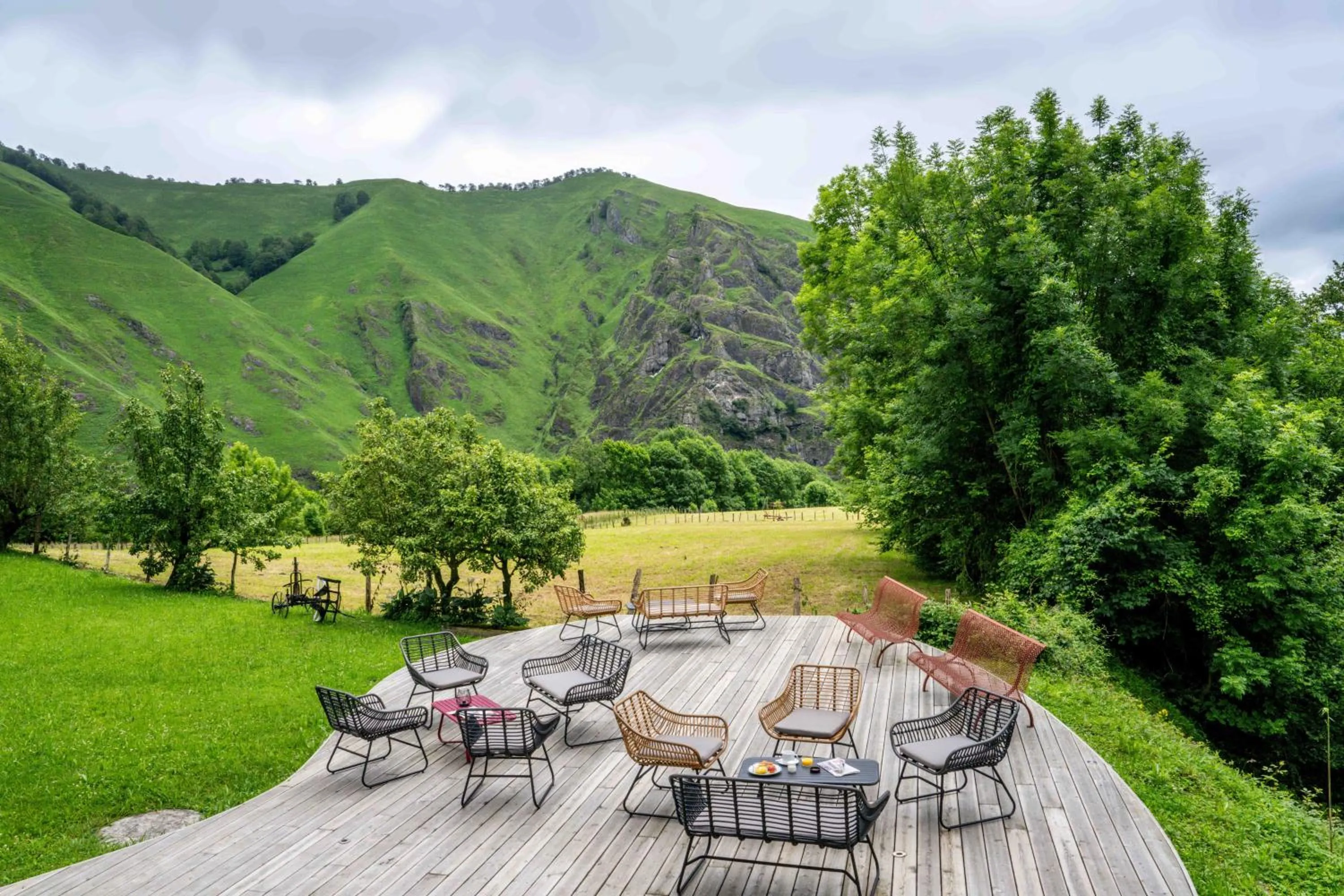 Spring in Logis Hôtel Etchemaïté