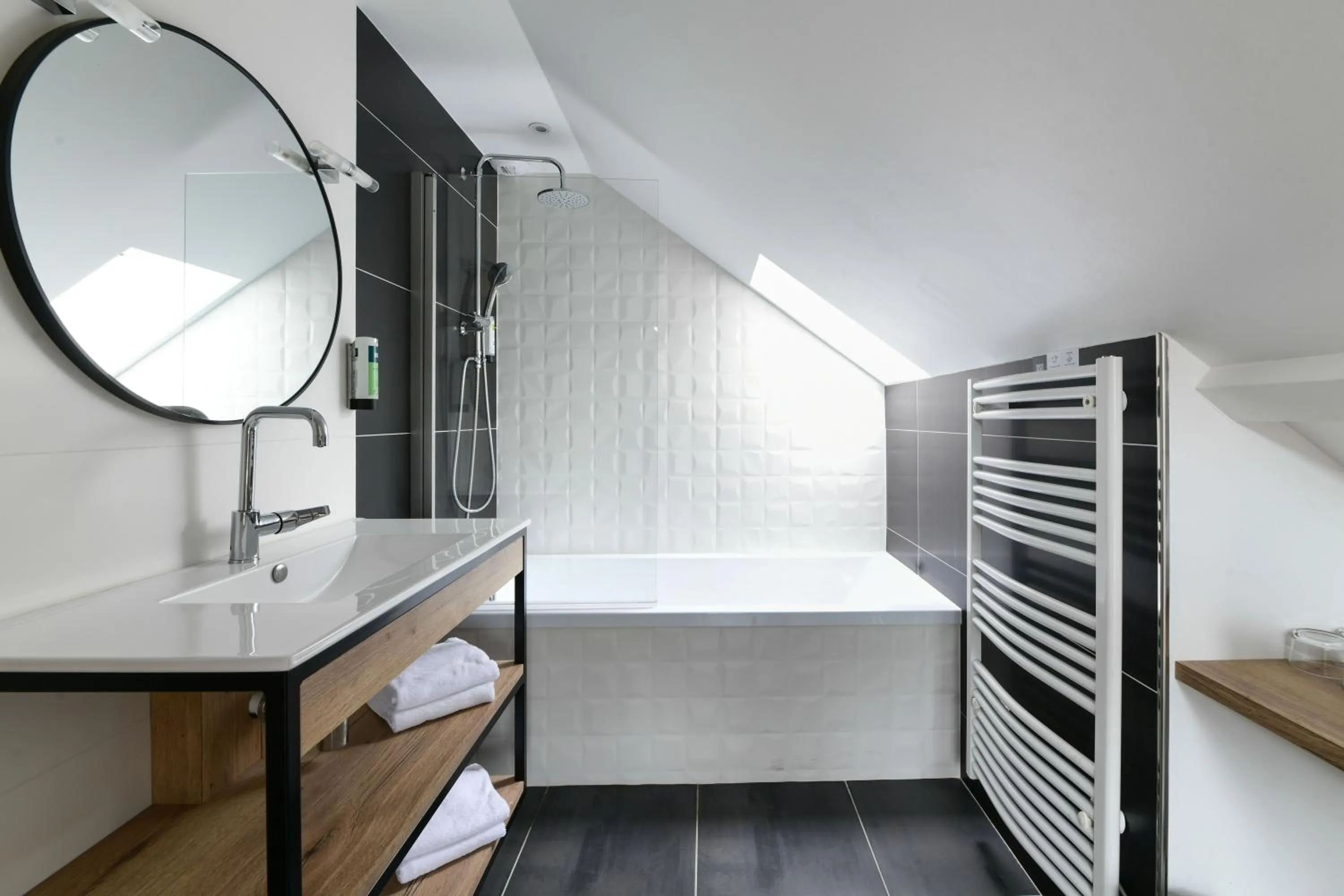 Bathroom, Bed in Logis Hôtel Etchemaïté