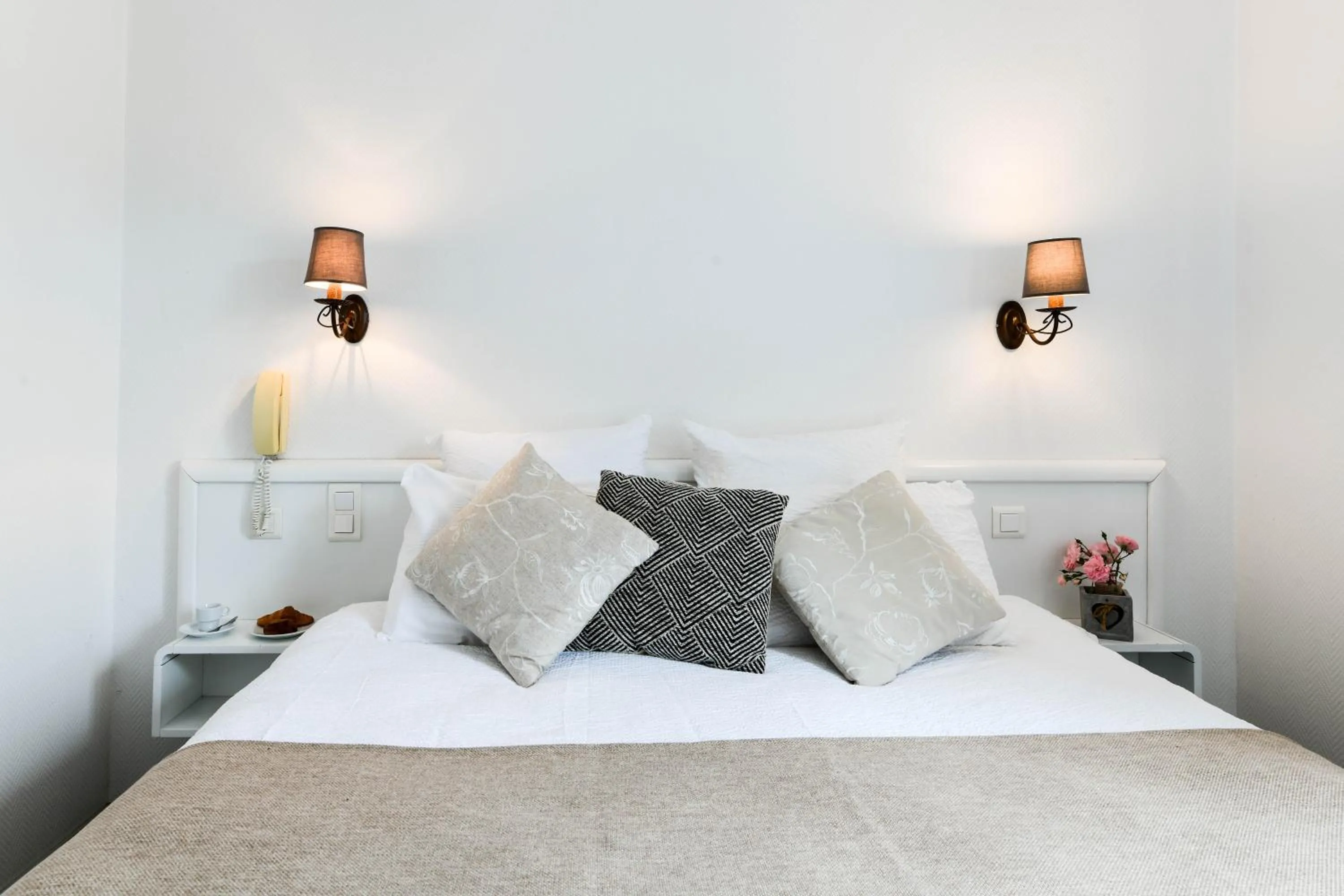 Bedroom, Bed in Logis Hôtel Etchemaïté