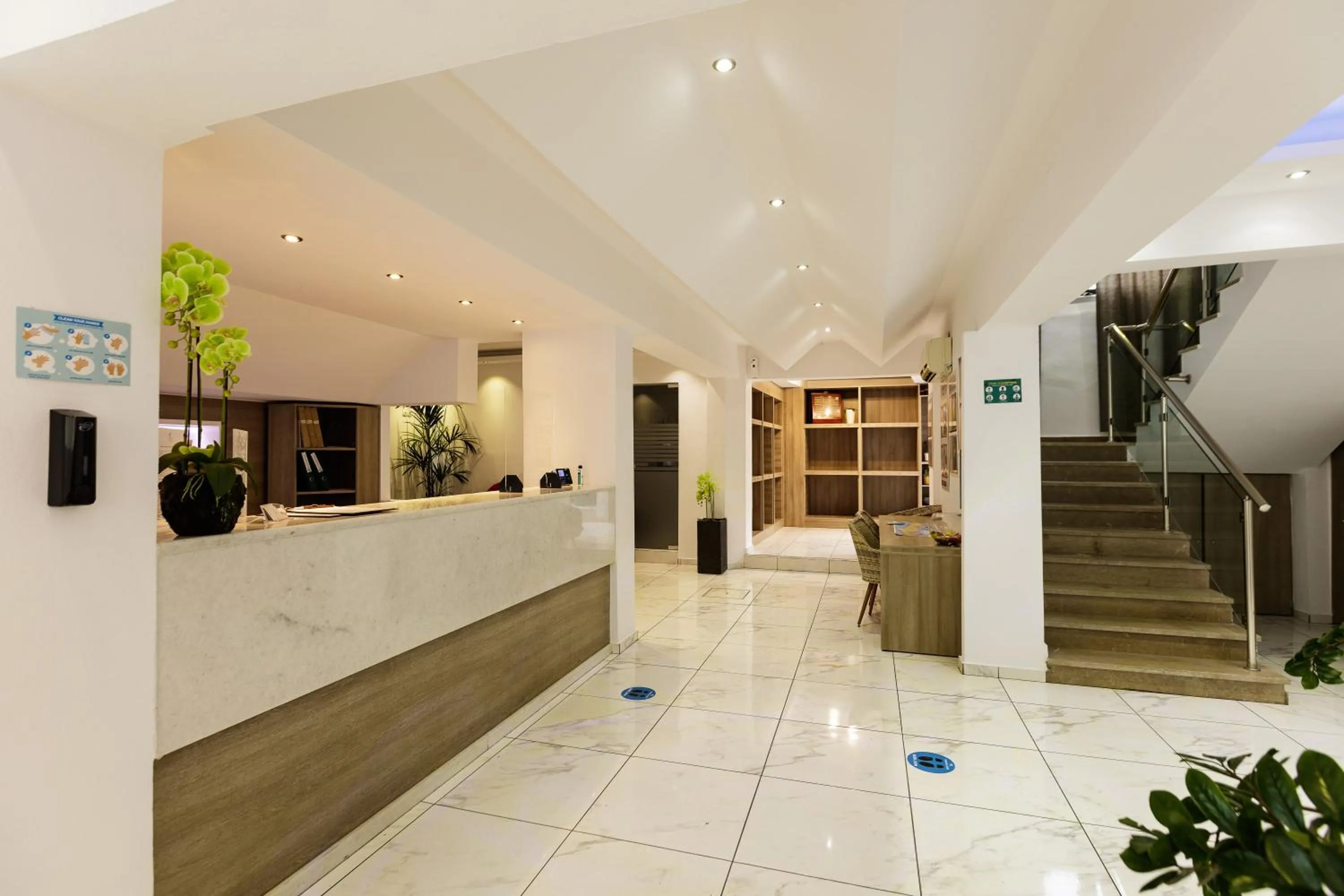 Lobby or reception in Kahlua Sea View Suites - Adults Only